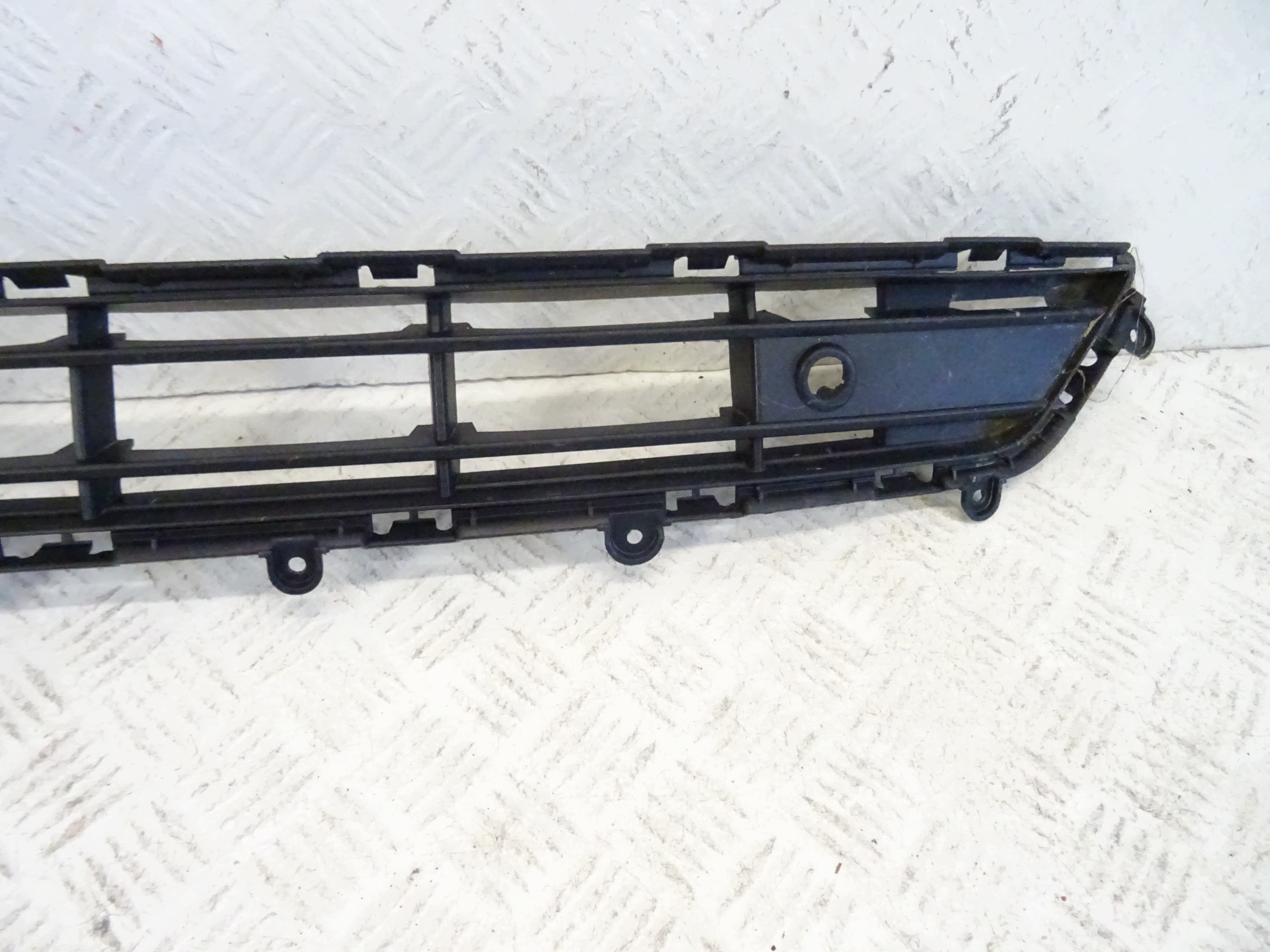 grid of a bumper front VOLVO XC40 II 31449342