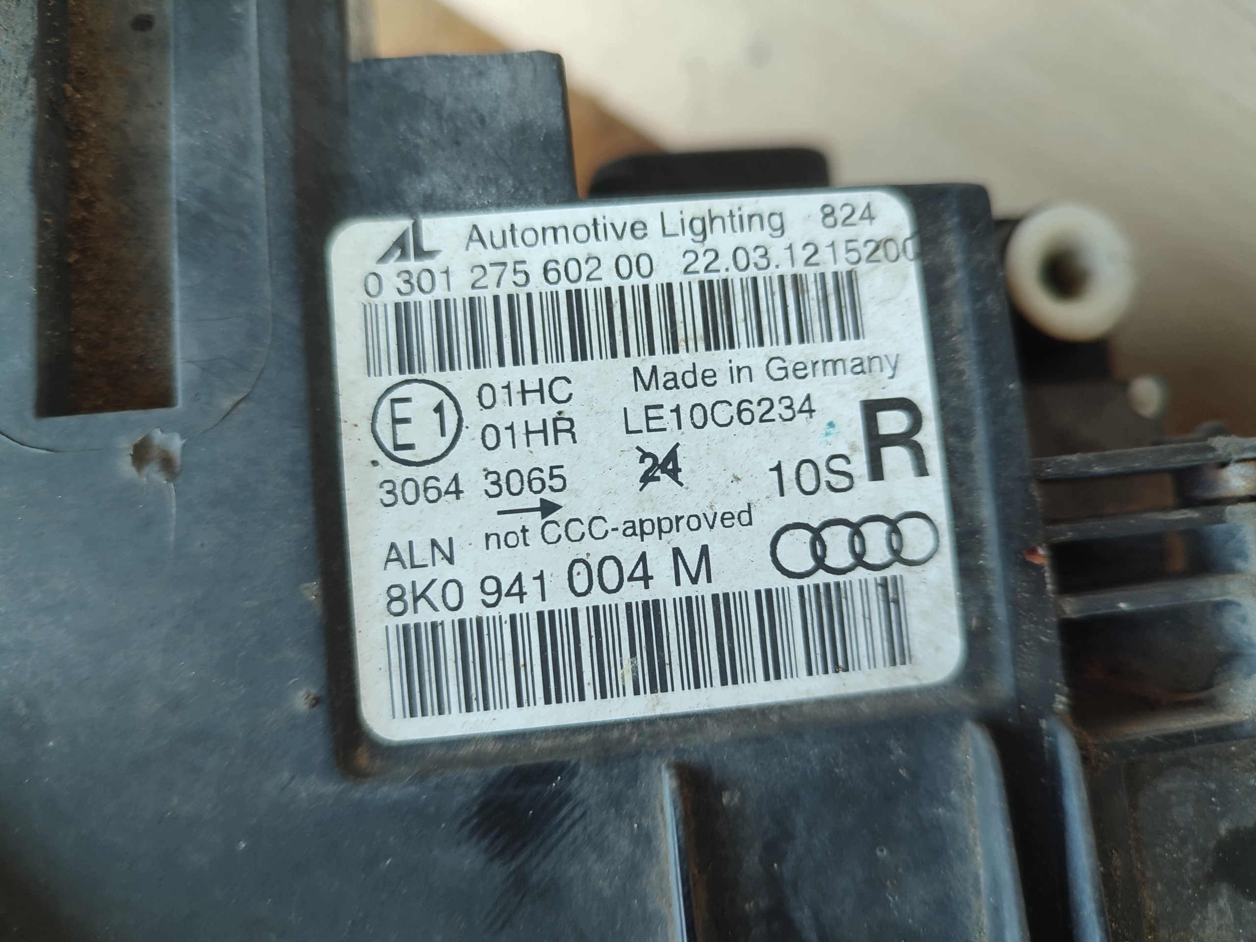 far desna prednja AUDI A4 B8 8K 8K0941004M