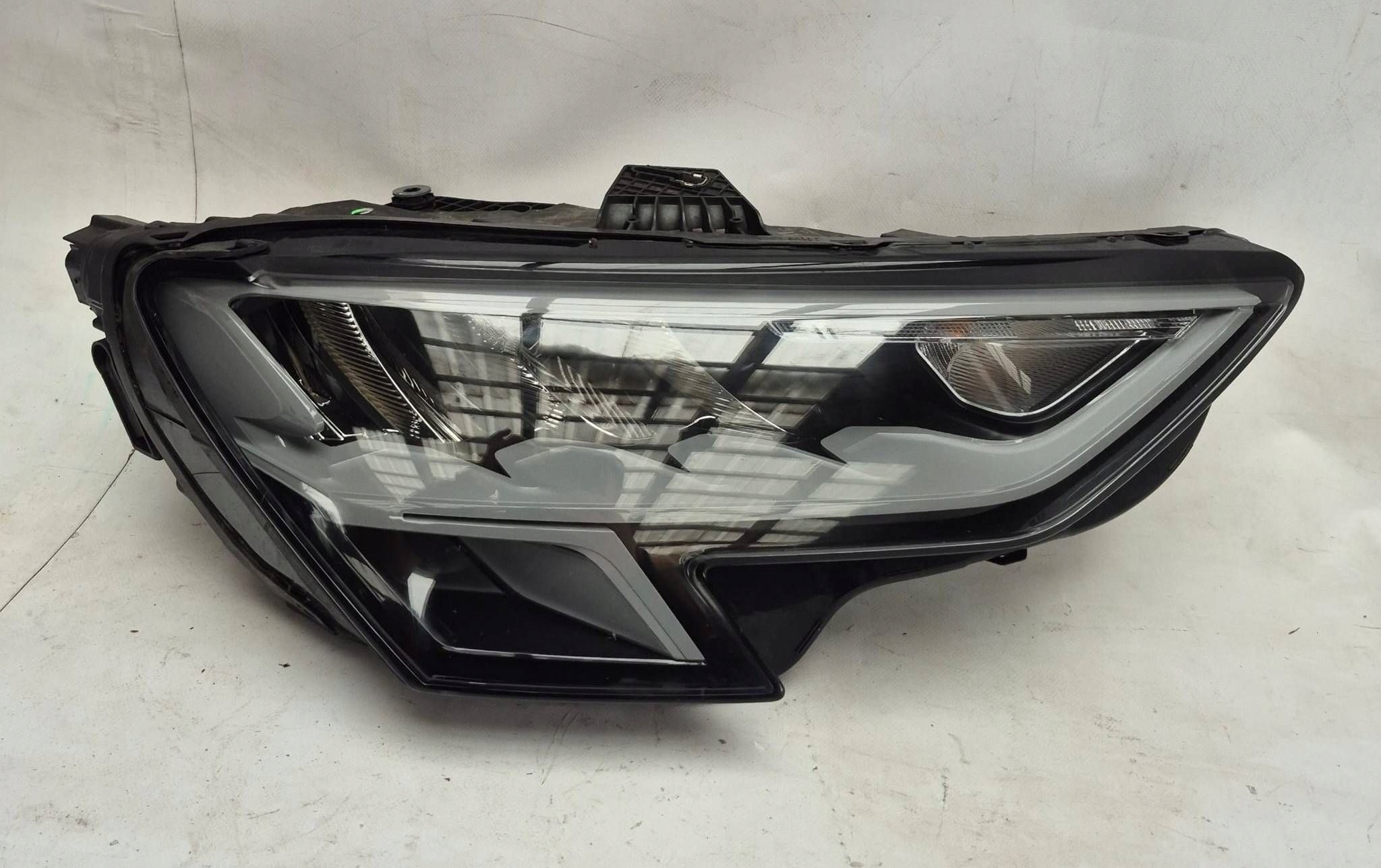 AUDI A3 8Y 20- light right front front FULL LED 8Y0941012