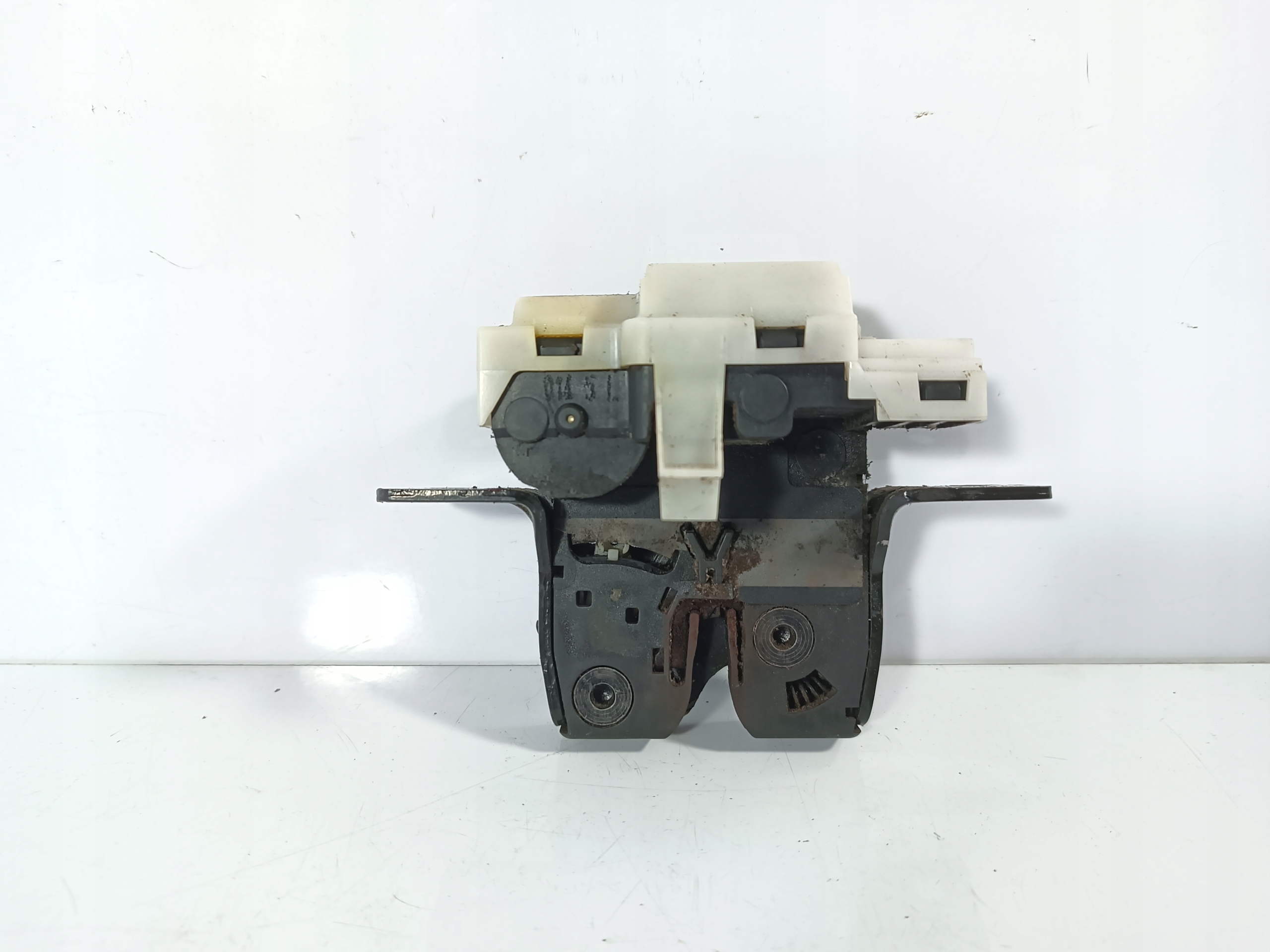 Renault Modus 04- lock of rear bonnet boot OE 8200076240