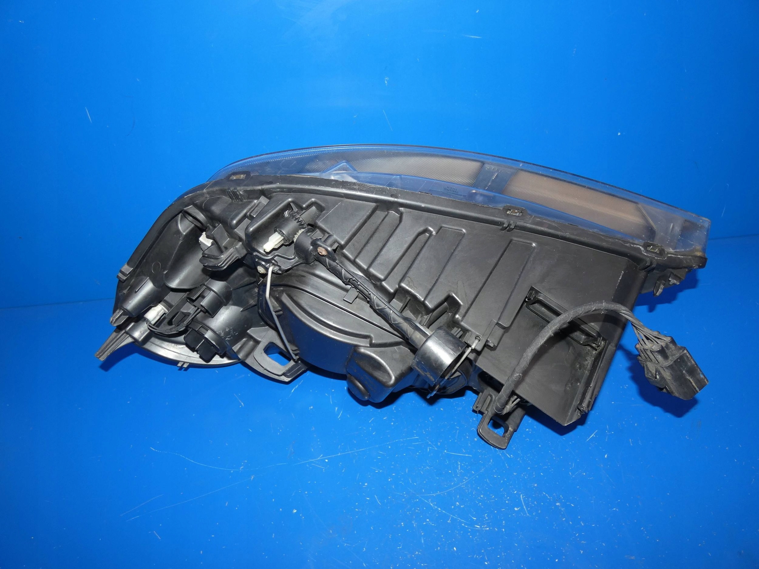 VOLVO XC60 and light right front right WERSJA ANGIELSKA