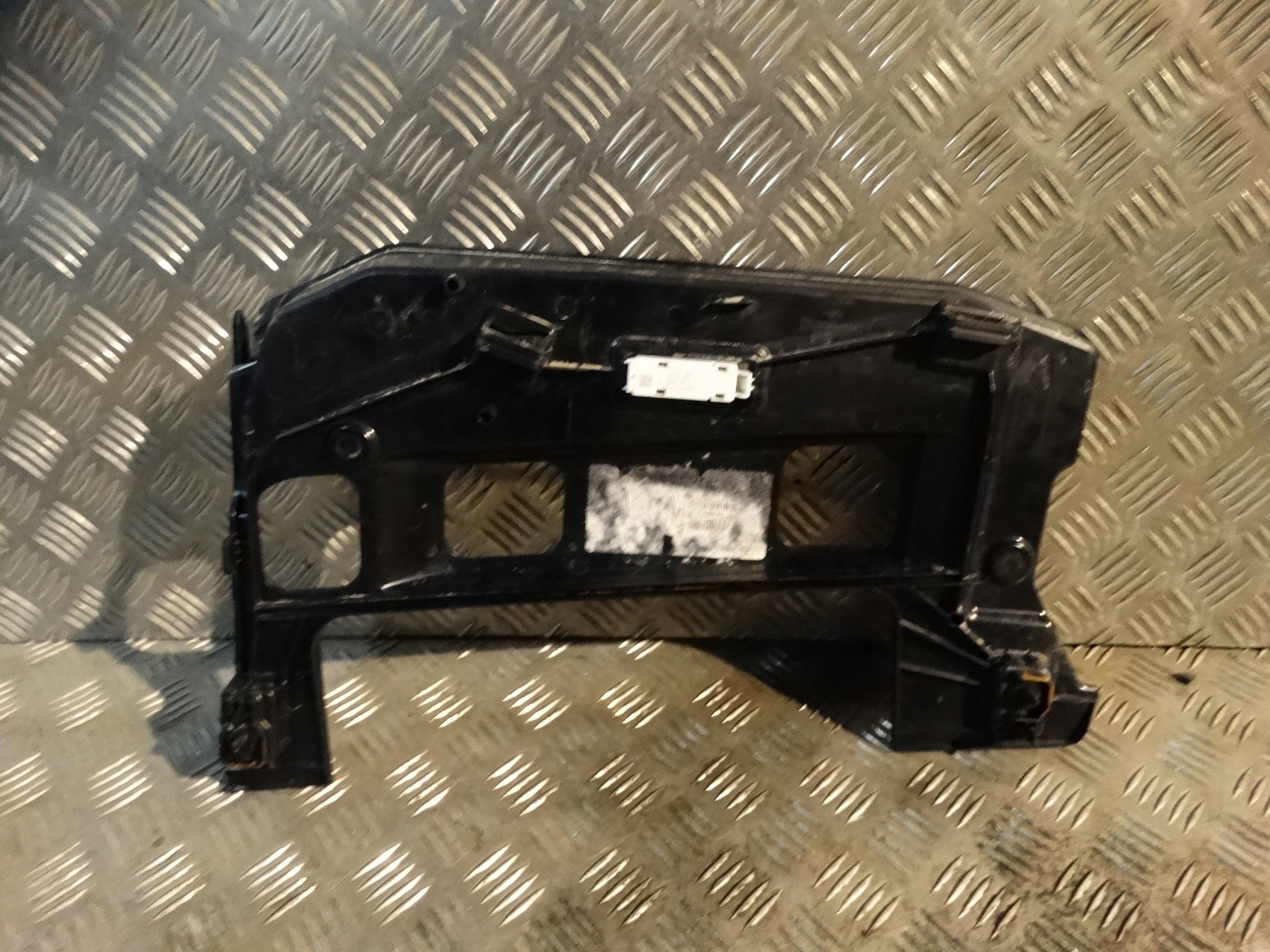 cover lower left consoles BMW G01 G02 1