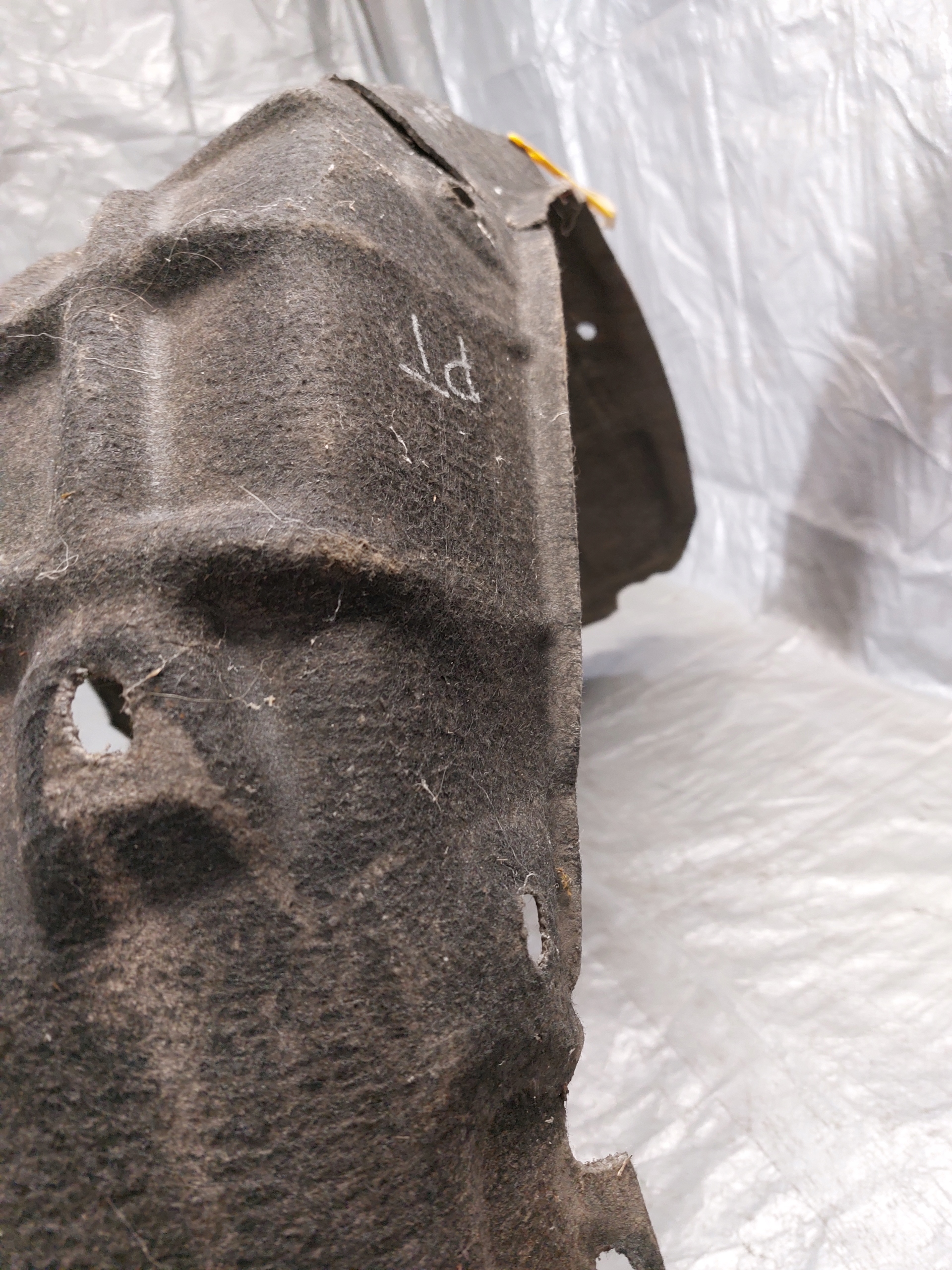 mudguard right rear. AUDI A4 B8 sedan