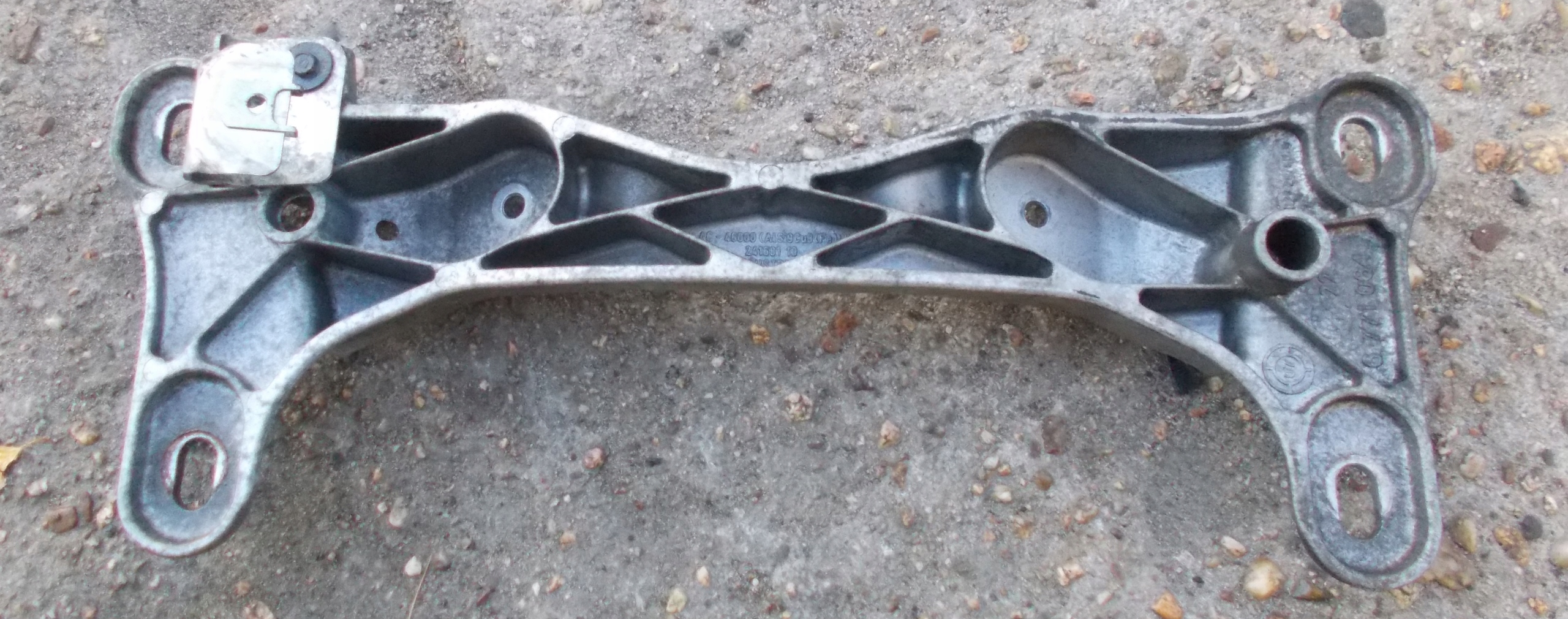 BMW E87 2.0 e 07R supporto Supporto cambio 6771064