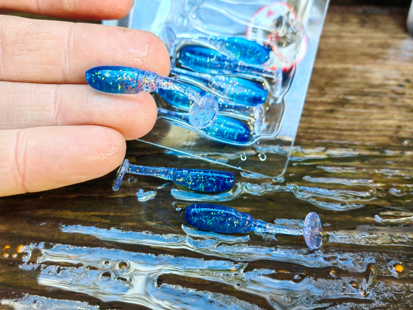 8 szt. Imitacja narybku RIPPER KOPYTO TICT BOMB SHAD 4 cm MADE IN JAPAN HIT Marka TICT