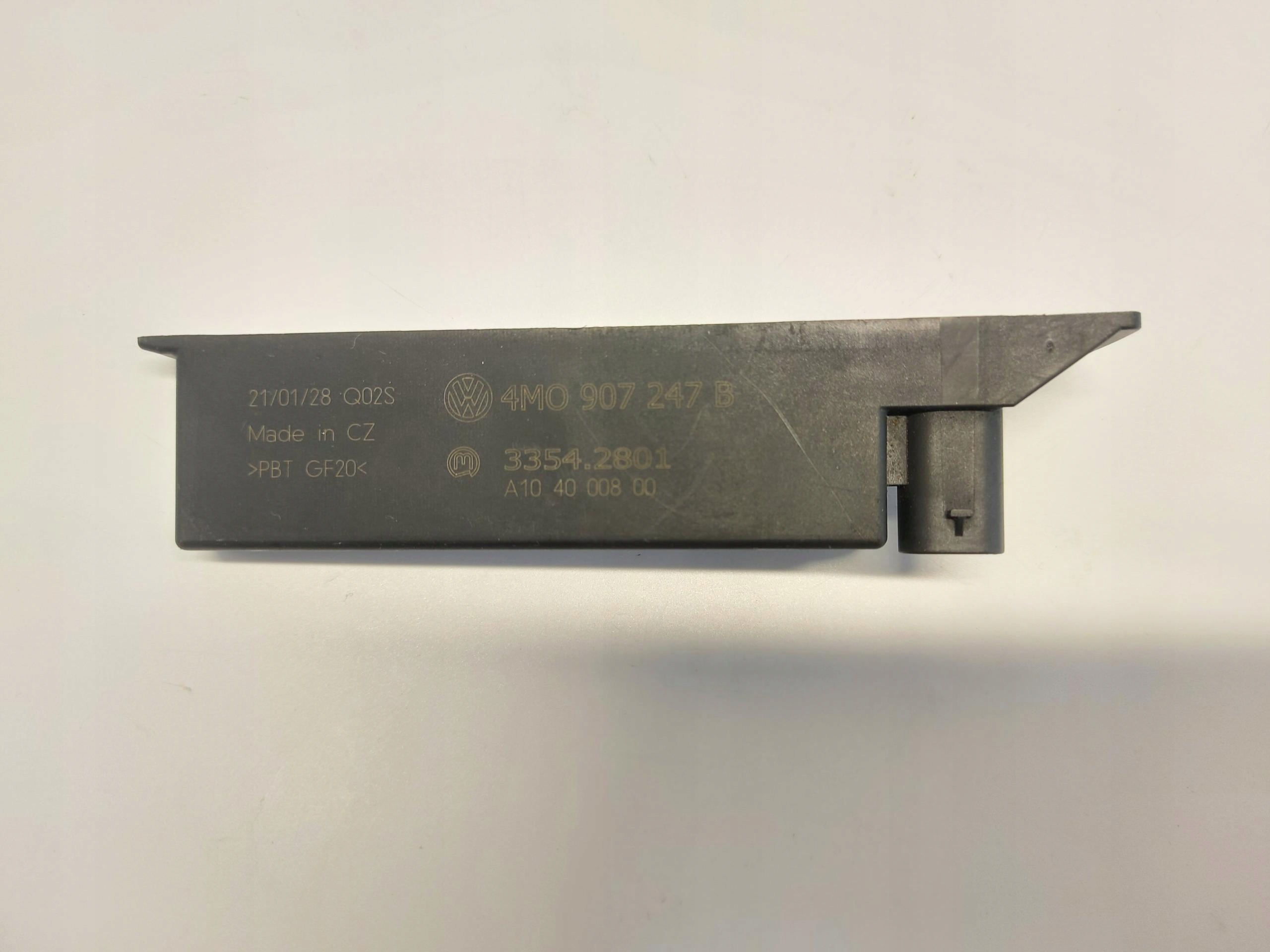 Porsche Taycan 4S 9J1 2021r Antenne KESSY 4M0907247B