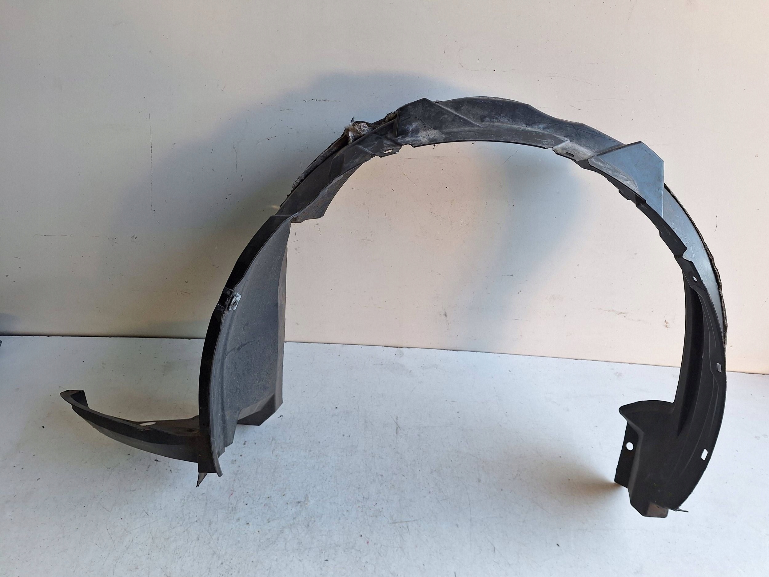 TOYOTA AURIS and 06-09 mudguard front left