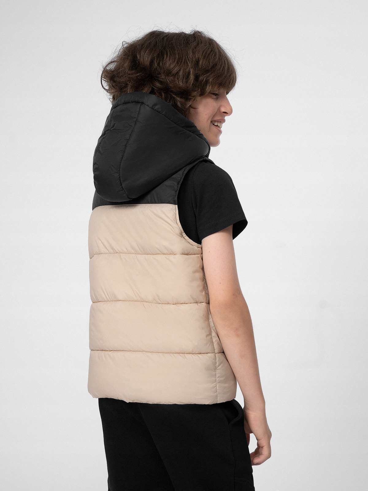 BEZRĘKAWNIK PUCHOWY kamizelka 4F TDJAM079 134 Rozmiar 134