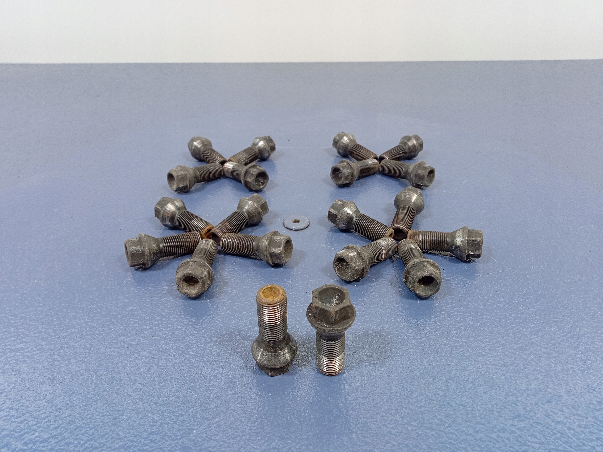 BMW X5 F15 колесные болты M14X1. 25 полный комплект