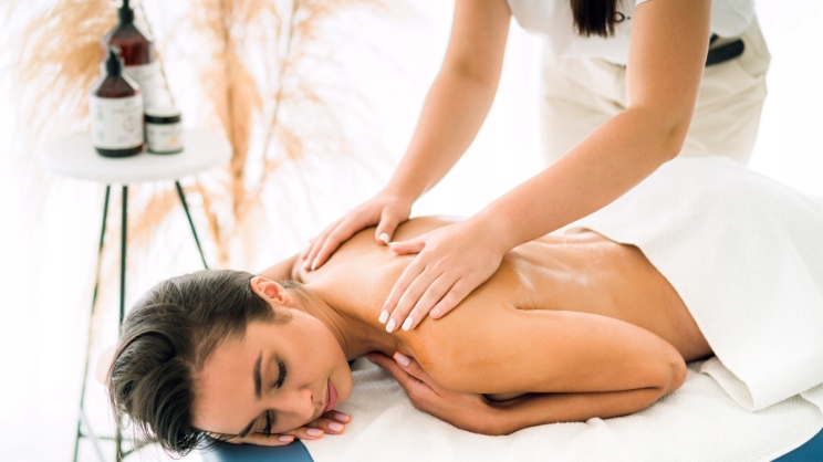 OLEJEK DO MASAŻU ROZŚWIETLAJĄCY JAŚMIN&OLEJ ZE SŁODKICH MIGDAŁÓW VCEE 200ML Typ olejek