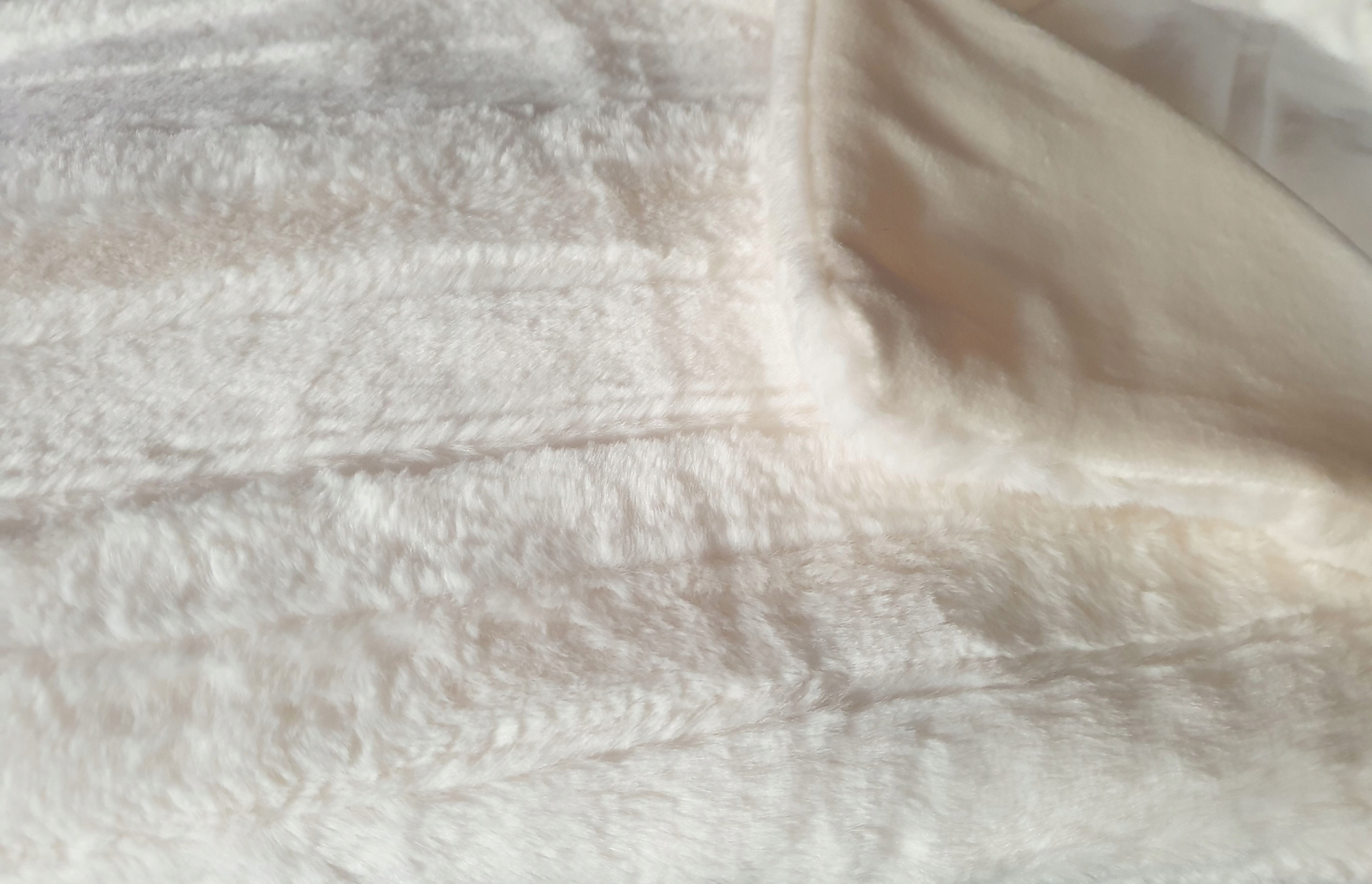 Luxusní Deka Ecru Příjemná Na Dotek Jako Kožíšek, Plyšová Spodní Strana Přehozu