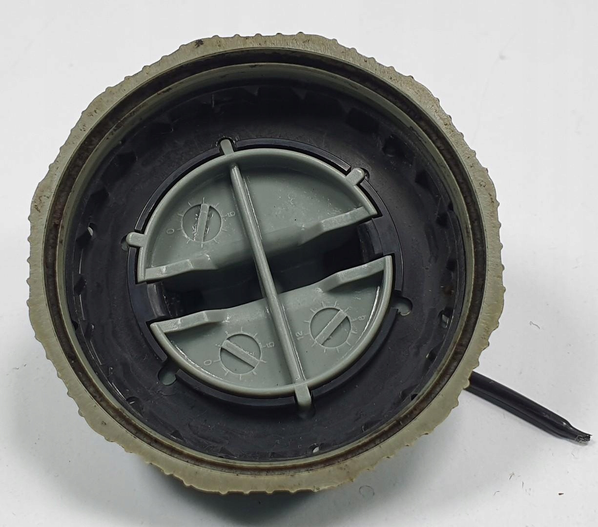 KOREK WLEWU PALIWA MAZDA 323F BJ Producent części Mazda OE