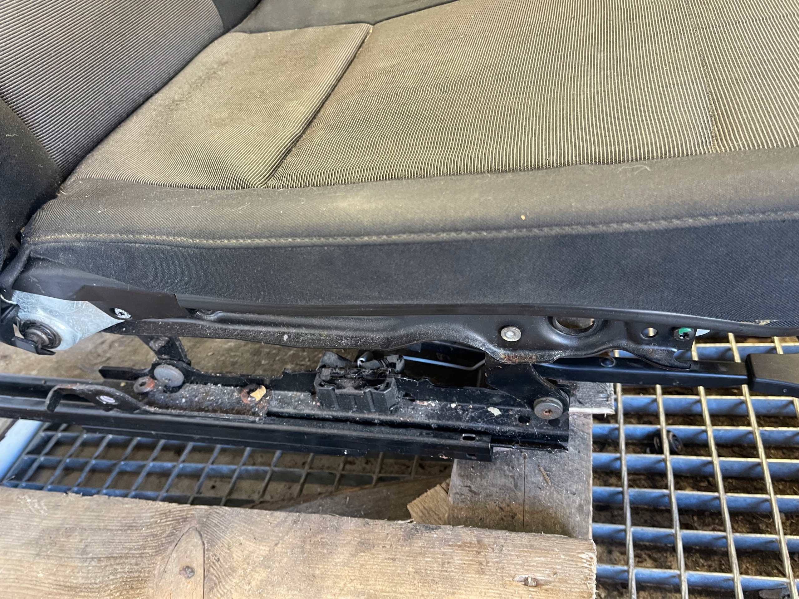 seat front front left BMW E87 driver´s europa