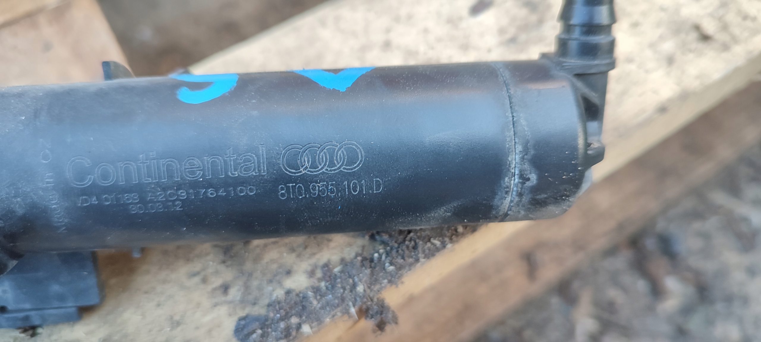 AUDI A5 and 07-16 washer left 8T0955101D