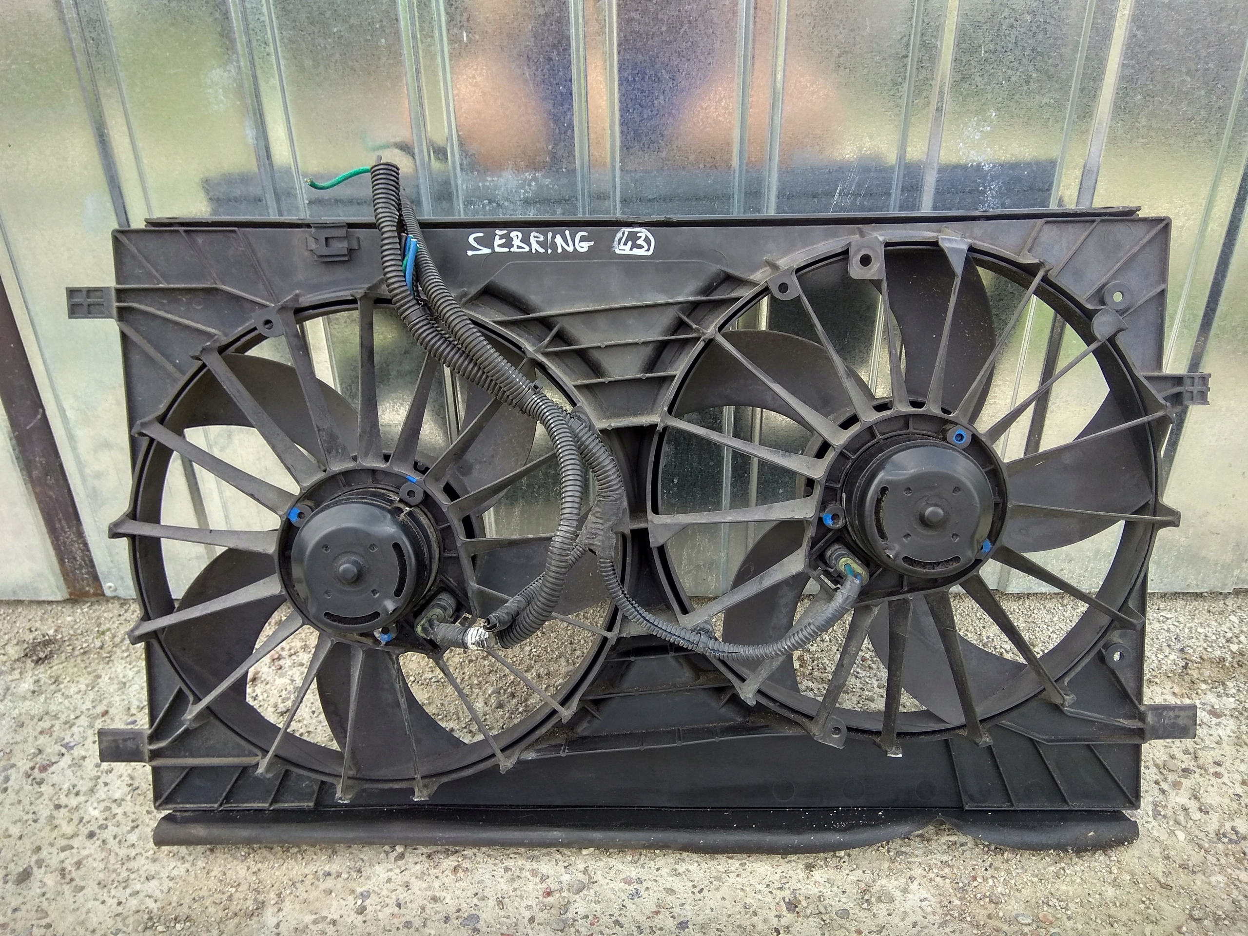 4. вентилятор охлаждения радиатора крайслер вояджер 2.