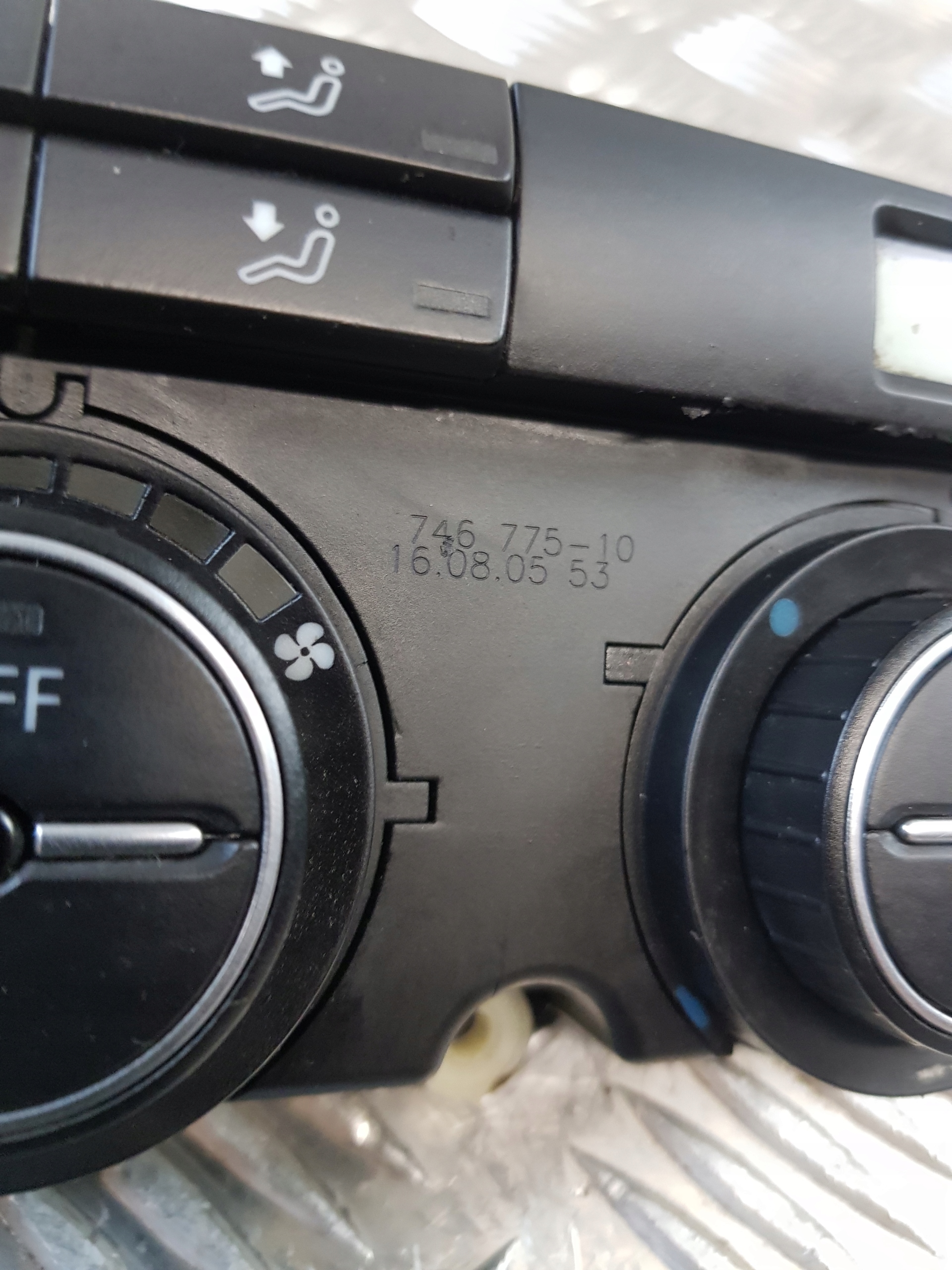 PANEL rešetka ventilacije klimatizacije 746775-10 VW PASSAT B6