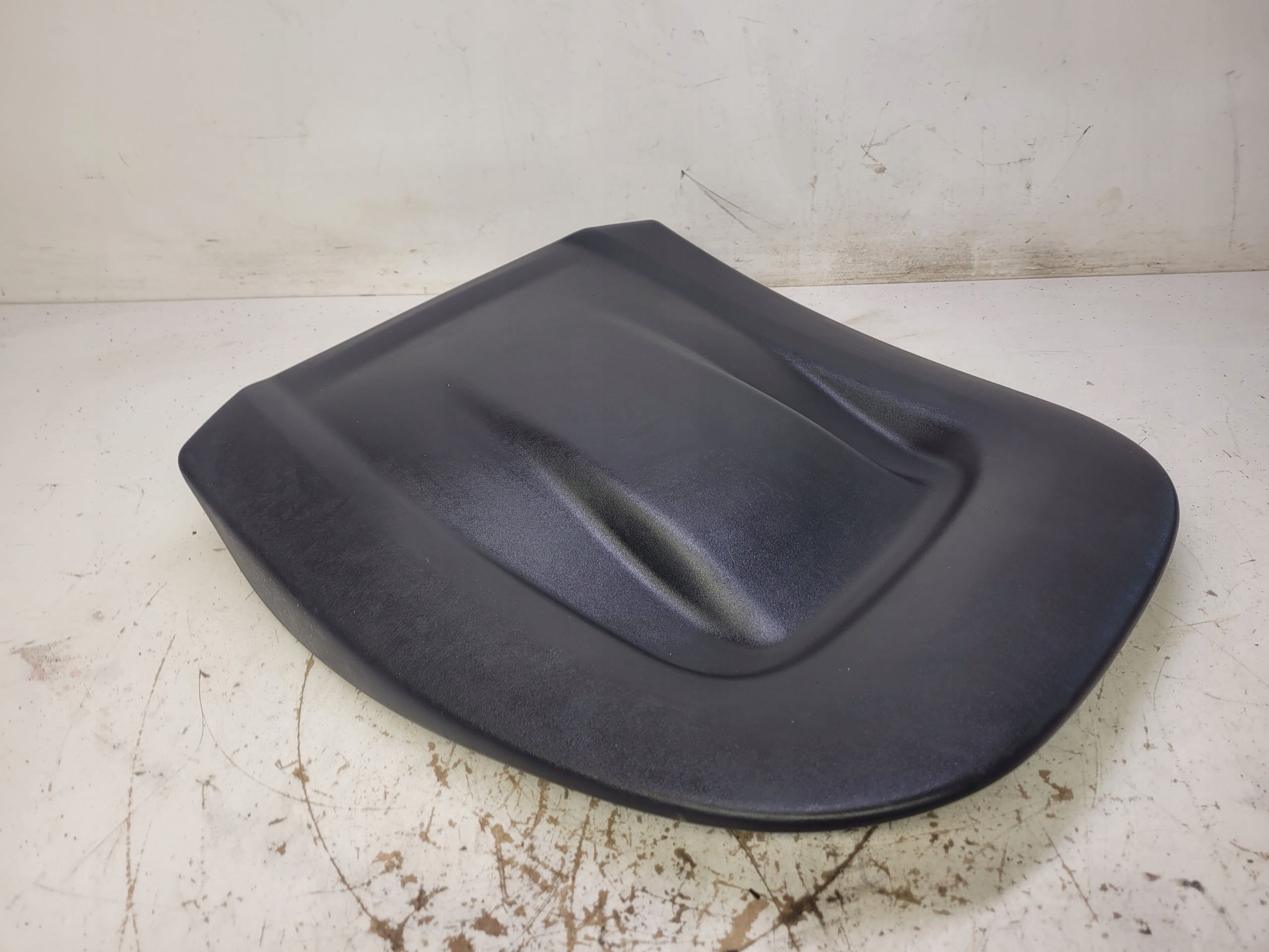 fedél hátso üllés AUDI A4 B9 A5 8W 8W0881969K