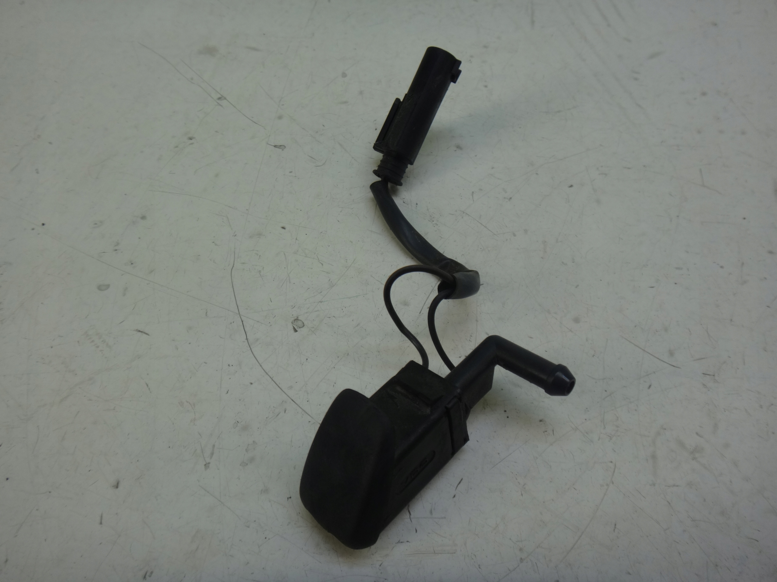 DYSZA SPRYSKIWACZ MASKI SZYBY PRZÓD PRZEDNIEJ BMW E36 Z3