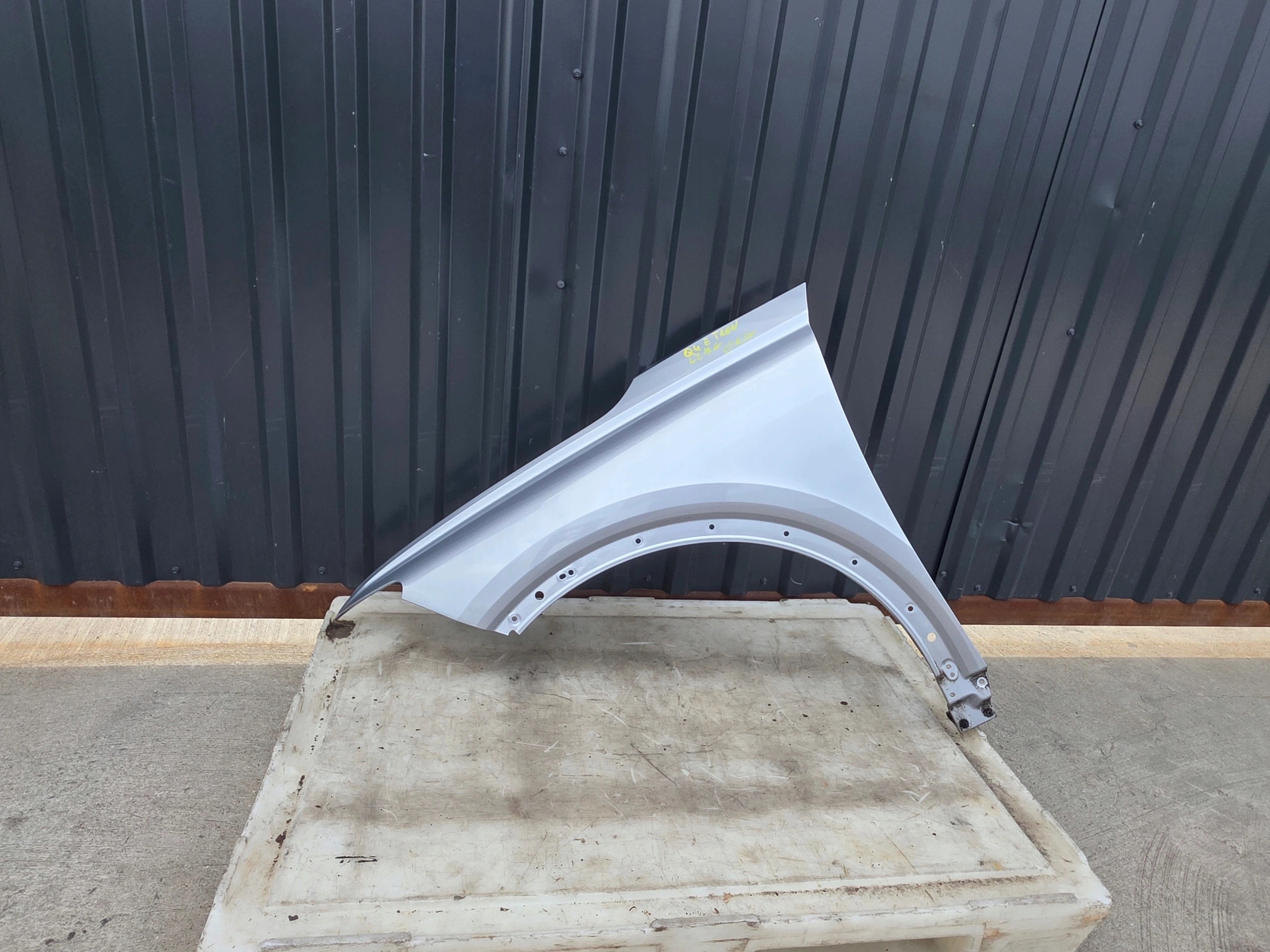 fender left front AUDI Q4 E-TRON SPORTBACK LZ7G original !!!