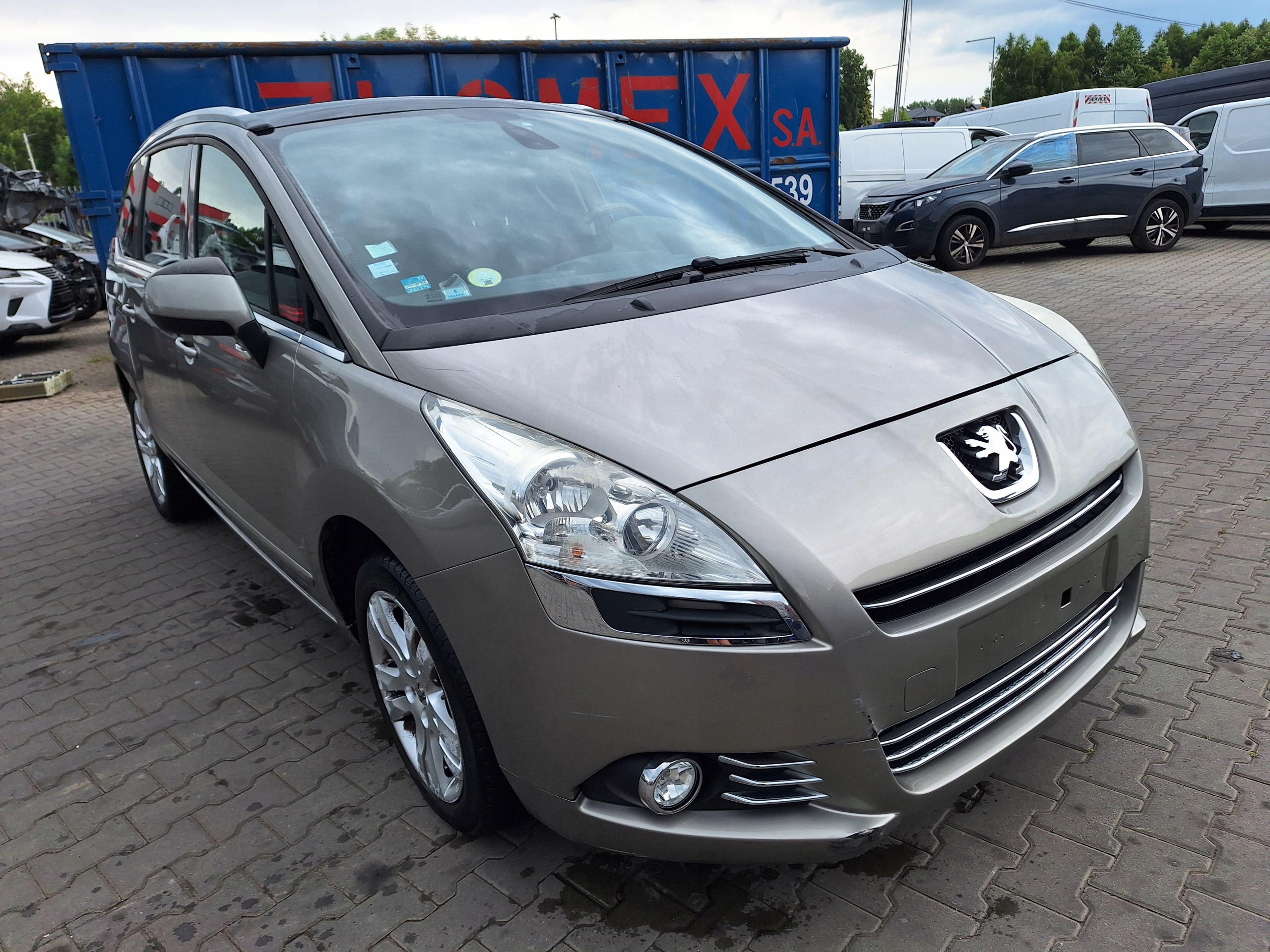 PEUGEOT 5008 and 1 T87 0U 0E 2009-2017 door front left EVGC