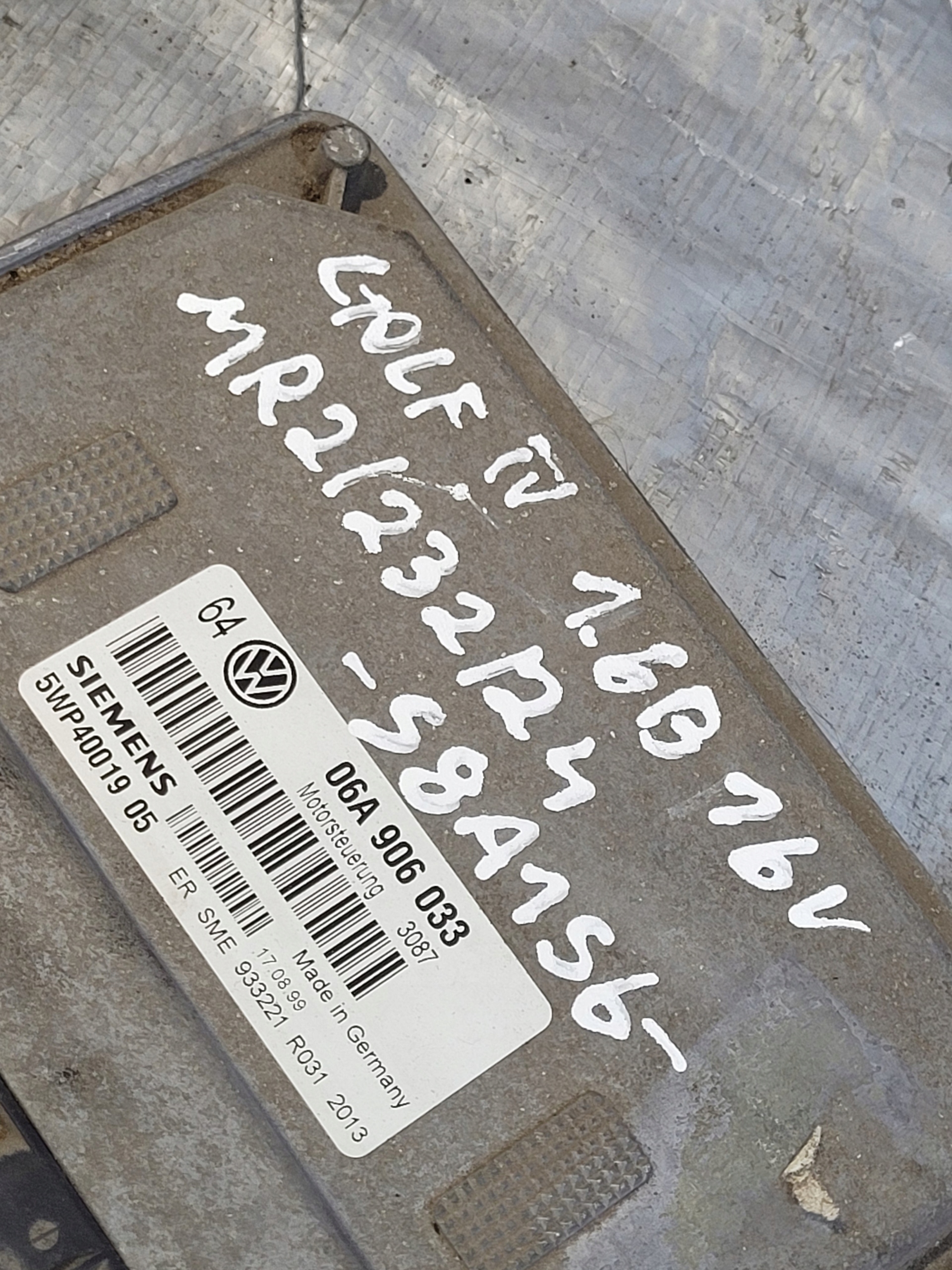 computer control unit of the engine OE 06A906033 VOLKSWAGEN GOLF IV 4 1.6B 99r.
