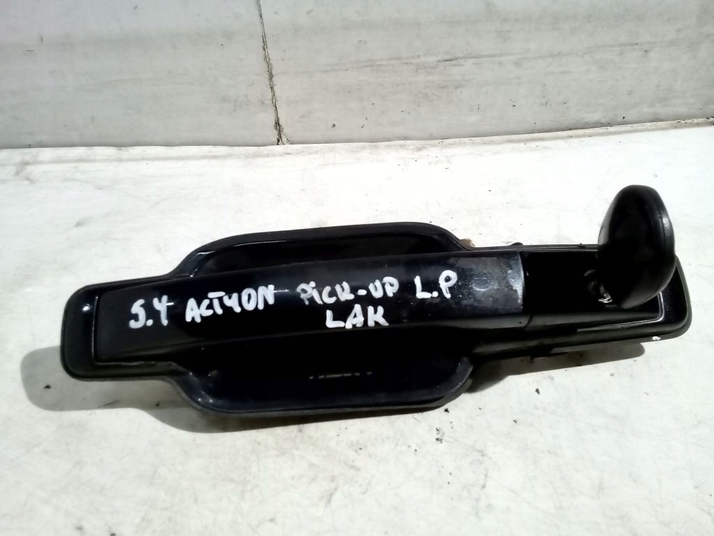 SsangYong Actyon Pickup handle exterior left front + key LAK