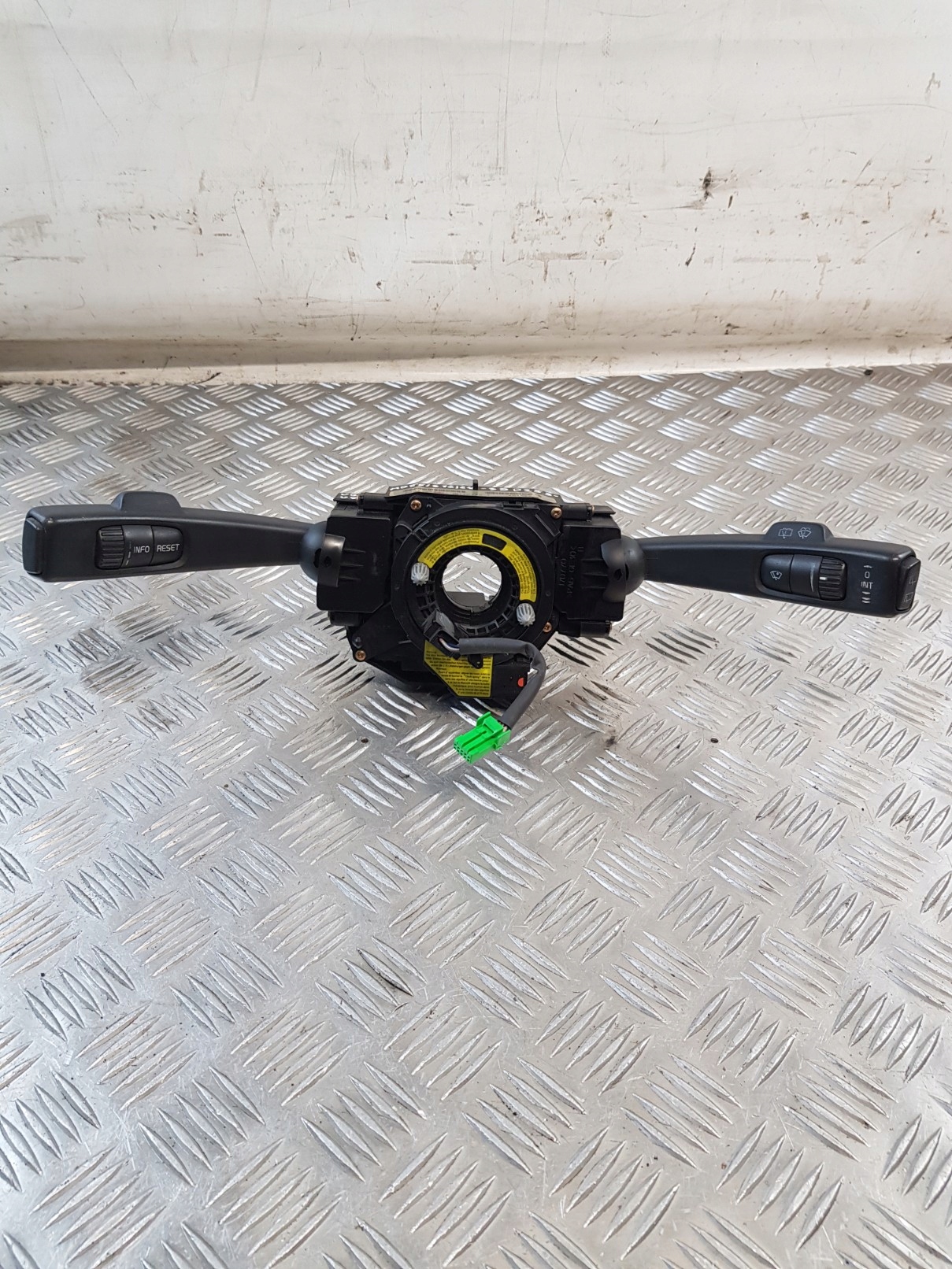 steering wheel levers and controls ring P30710344 VOLVO V50 and 04R