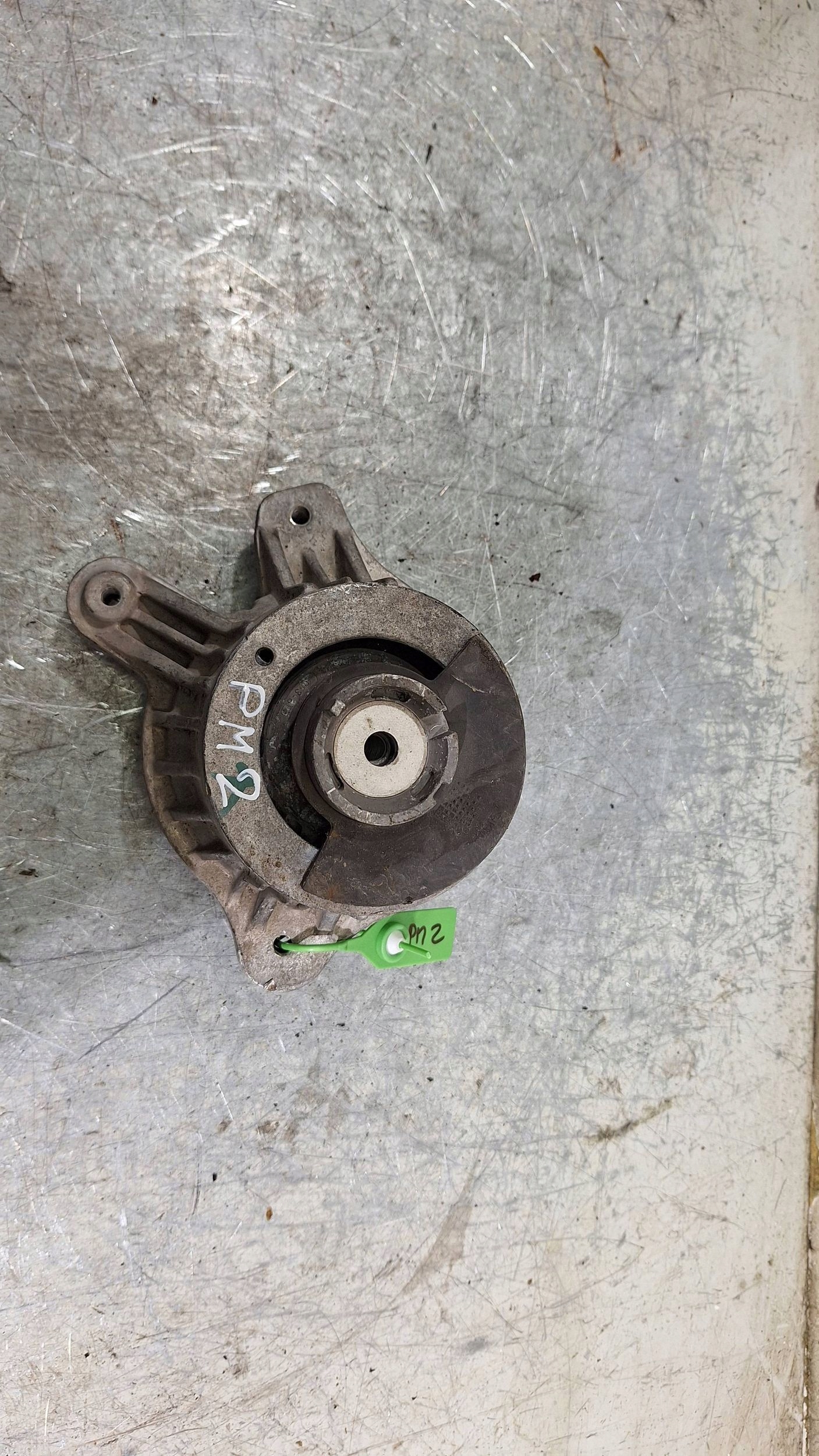 engine mount left A2132400500 MERCEDES W213