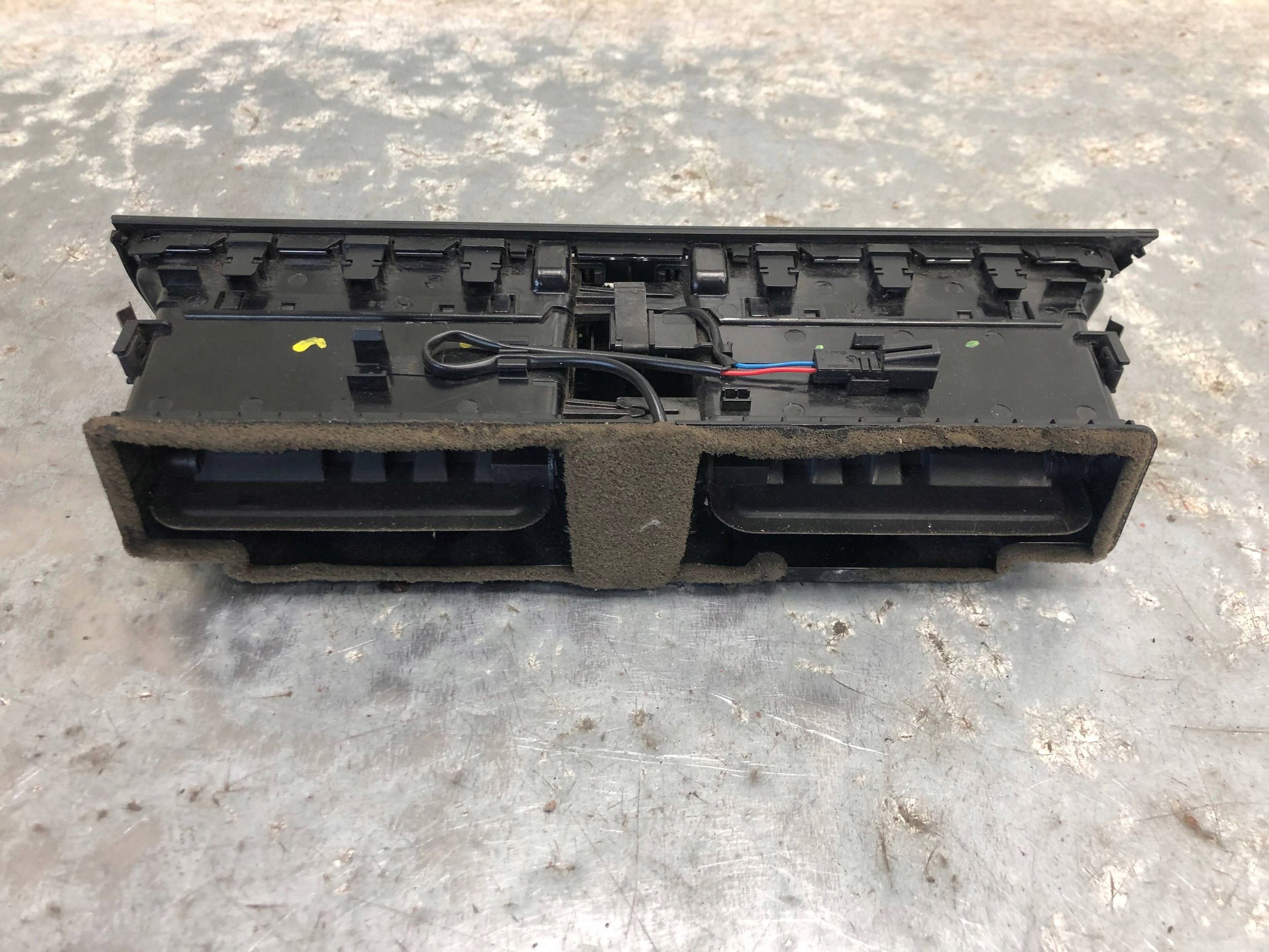 grid air conditioning devices central AUDI A4 B8 LIFT 8T1820951E