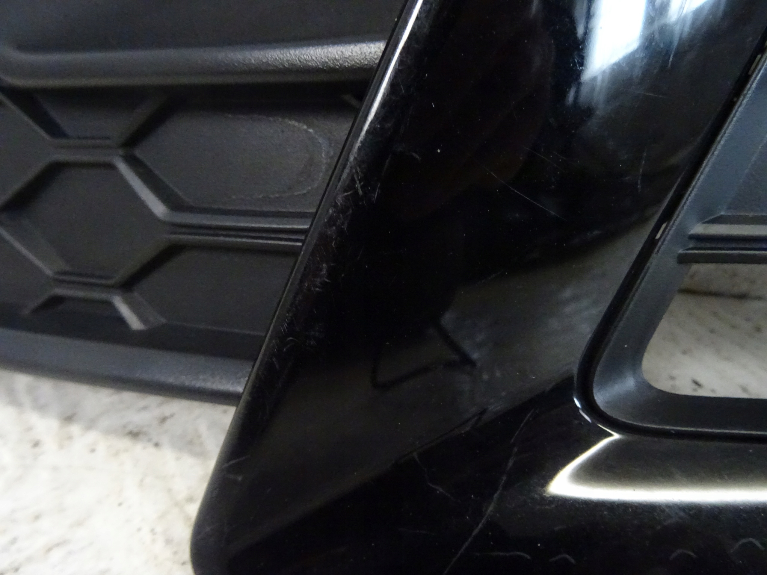 grid of a bumper front front right AUDI A4 B9 LIFT S-LINE 8W0807682AM