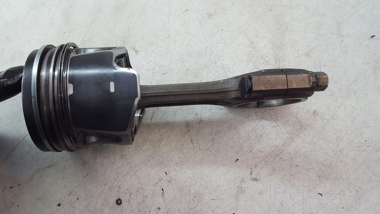 piston connecting rod Ford Focus 2,0 TDCI
