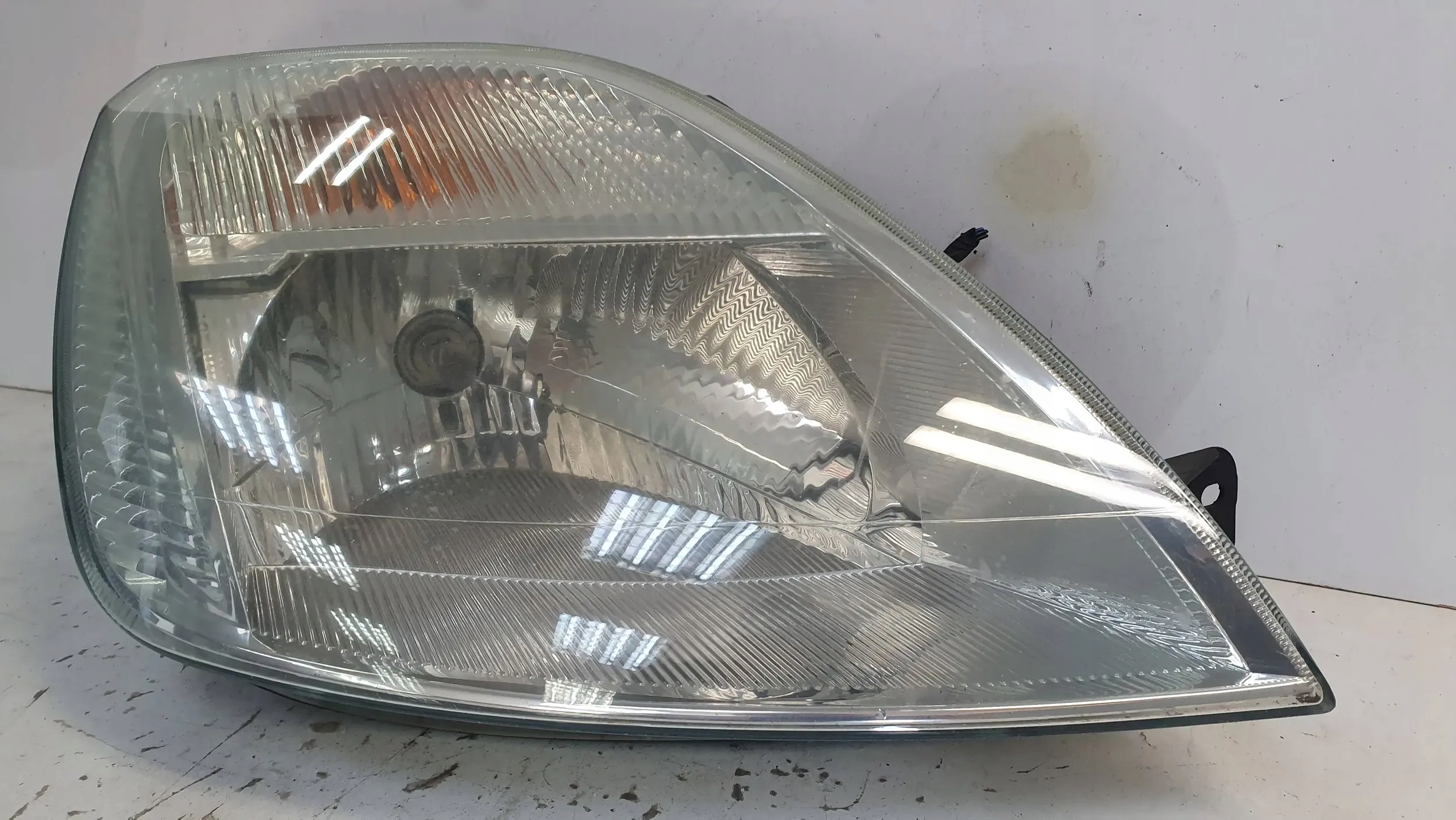 light front right 2S6X-13W029AH FORD FIESTA MK6 02
