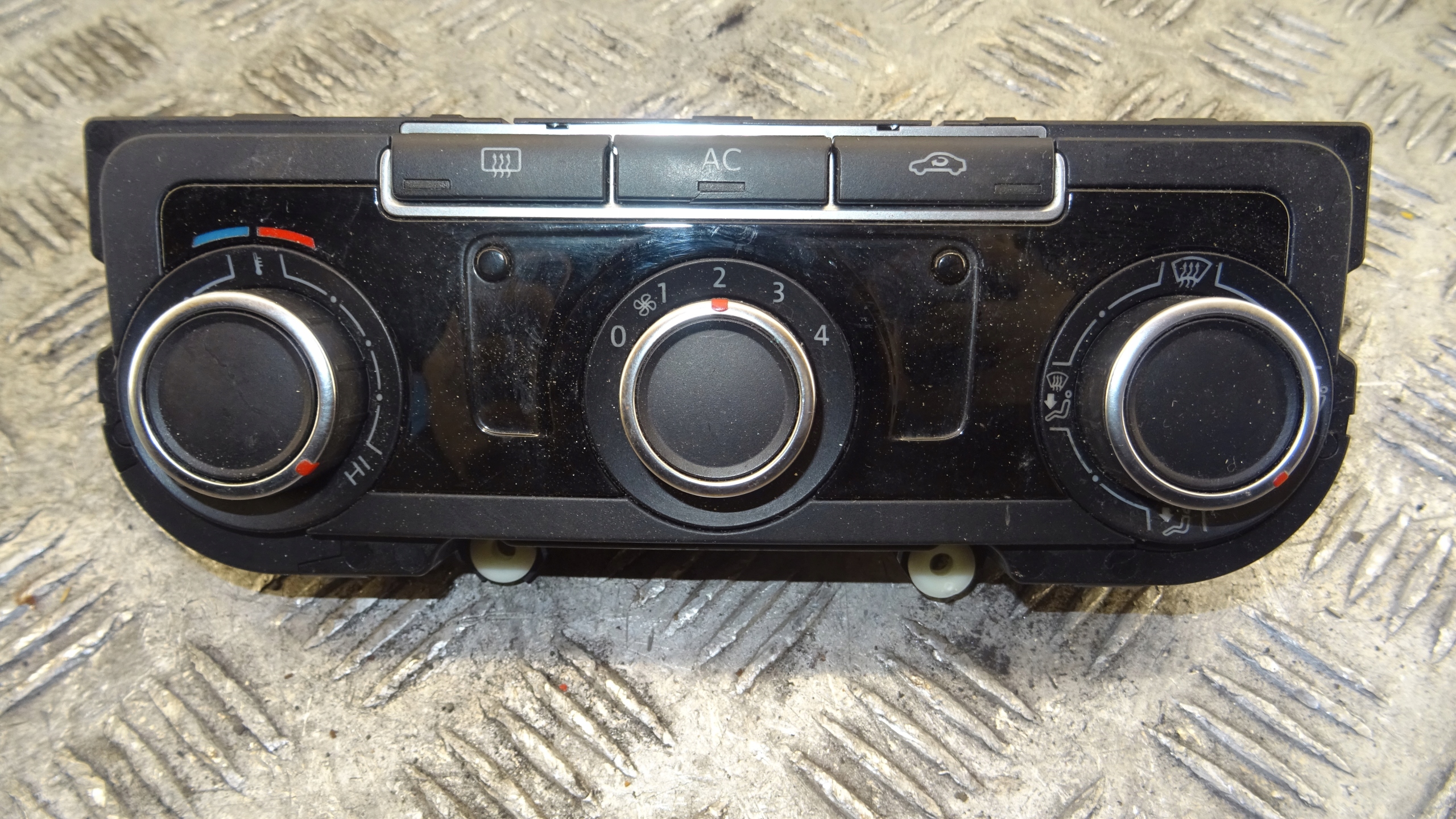 Schalter klimaanlage Volkswagen OE 5HB009751