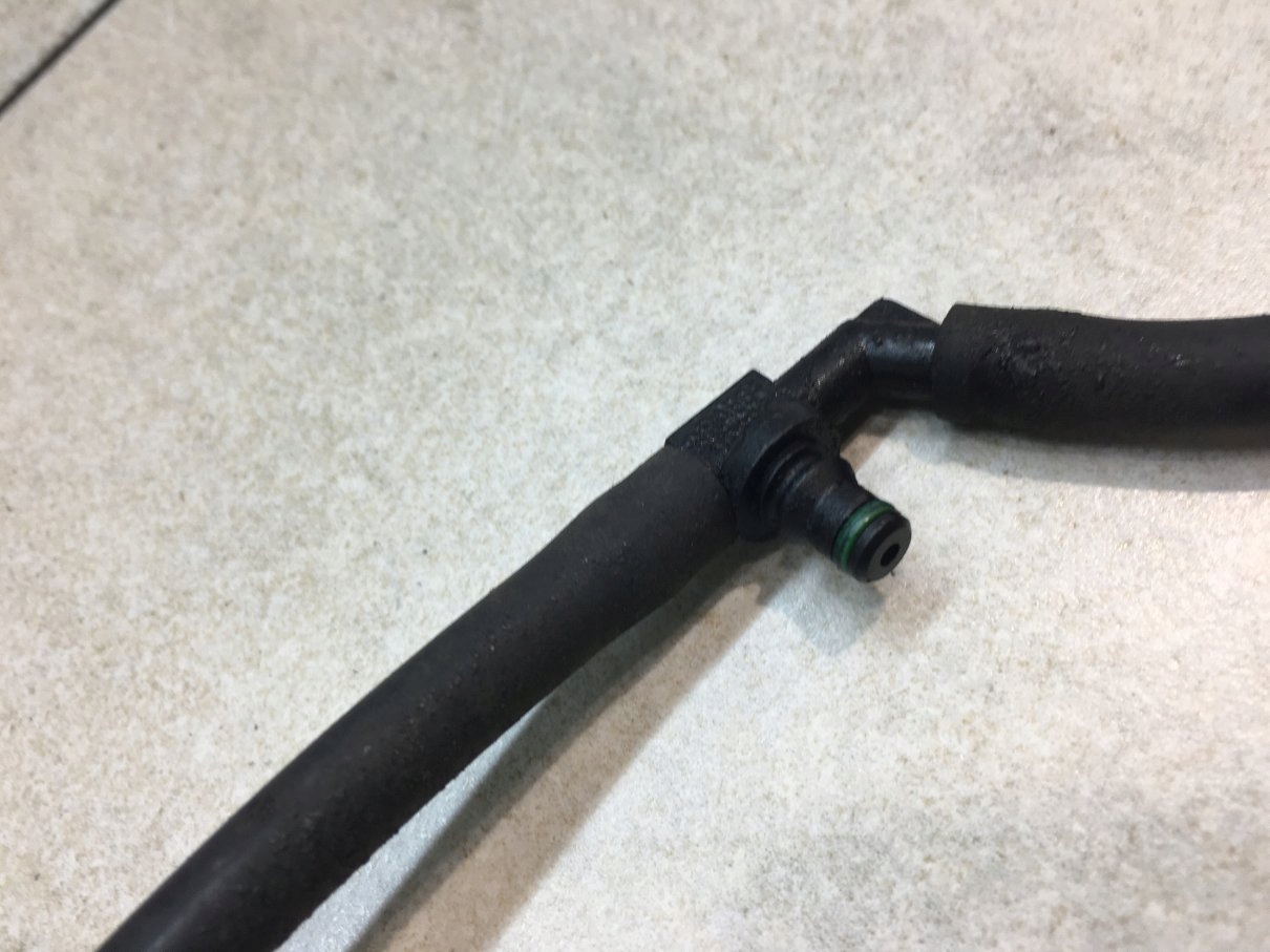 патрубок переливной CITROEN C5 и 2.0