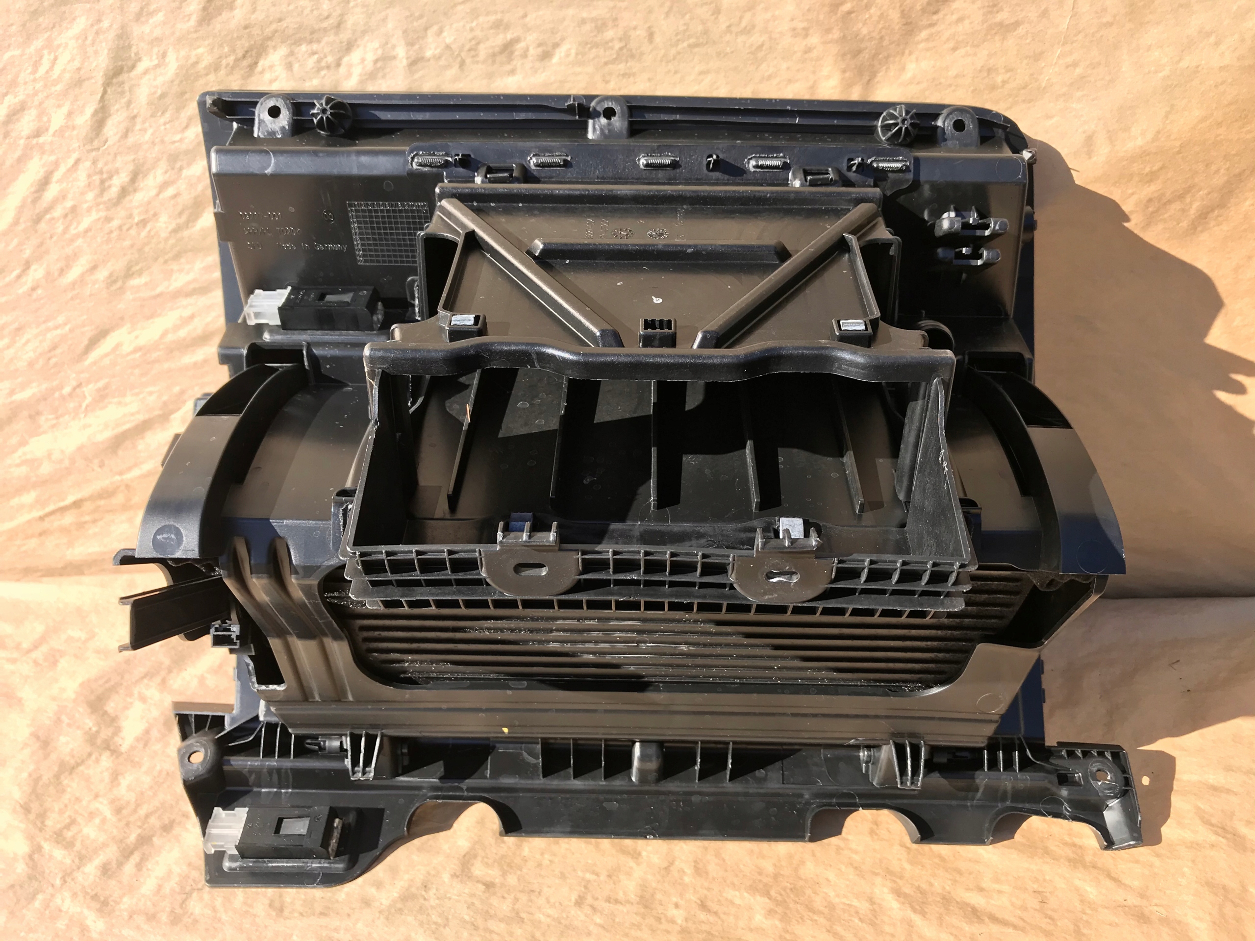 SCHOWEK PASAŻERA VW PASSAT B8 3G1857097A RA3 Numer katalogowy części 3G1857097A