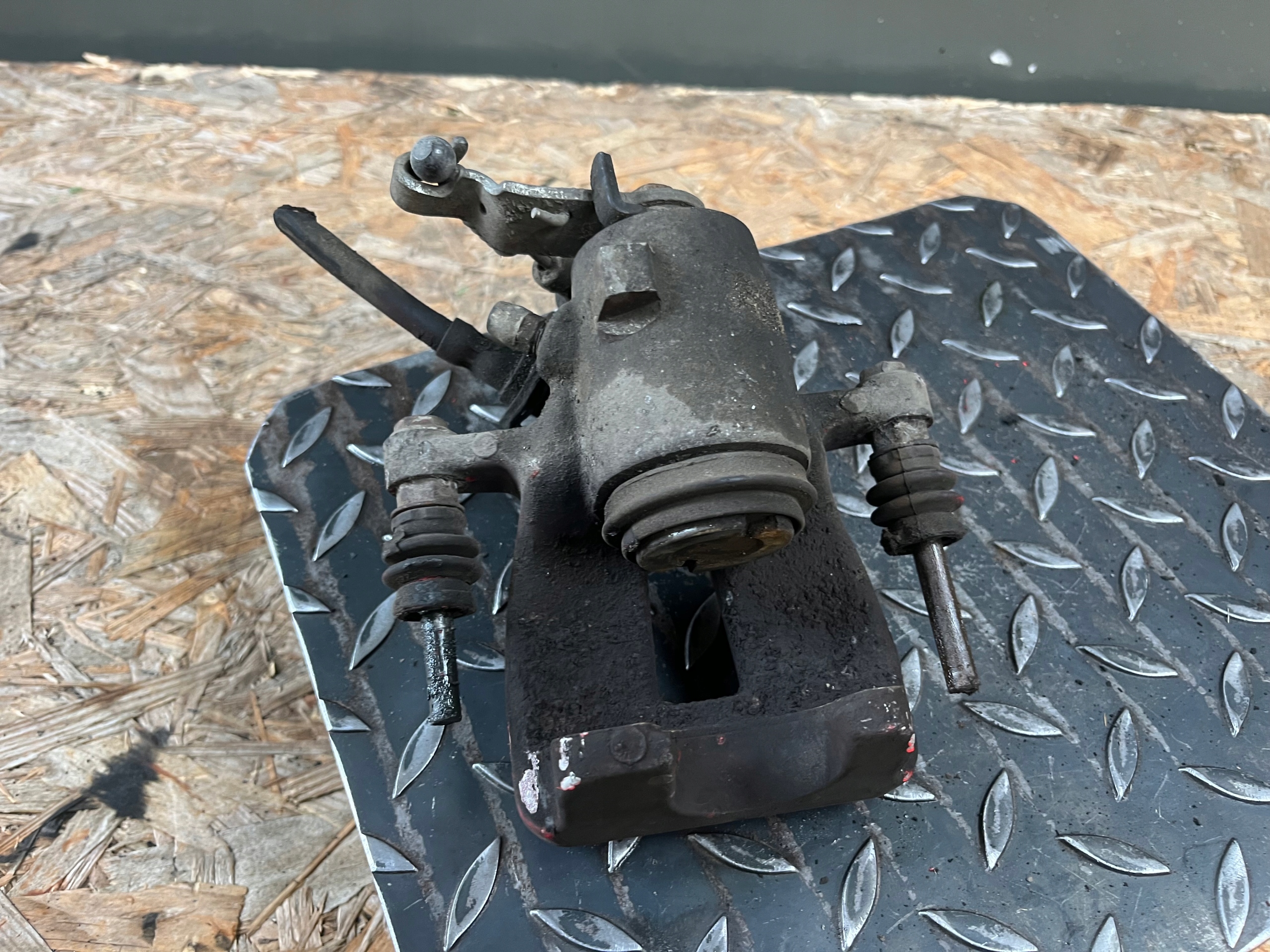 caliper brake right rear part rear VOLKSWAGEN TOURAN 1