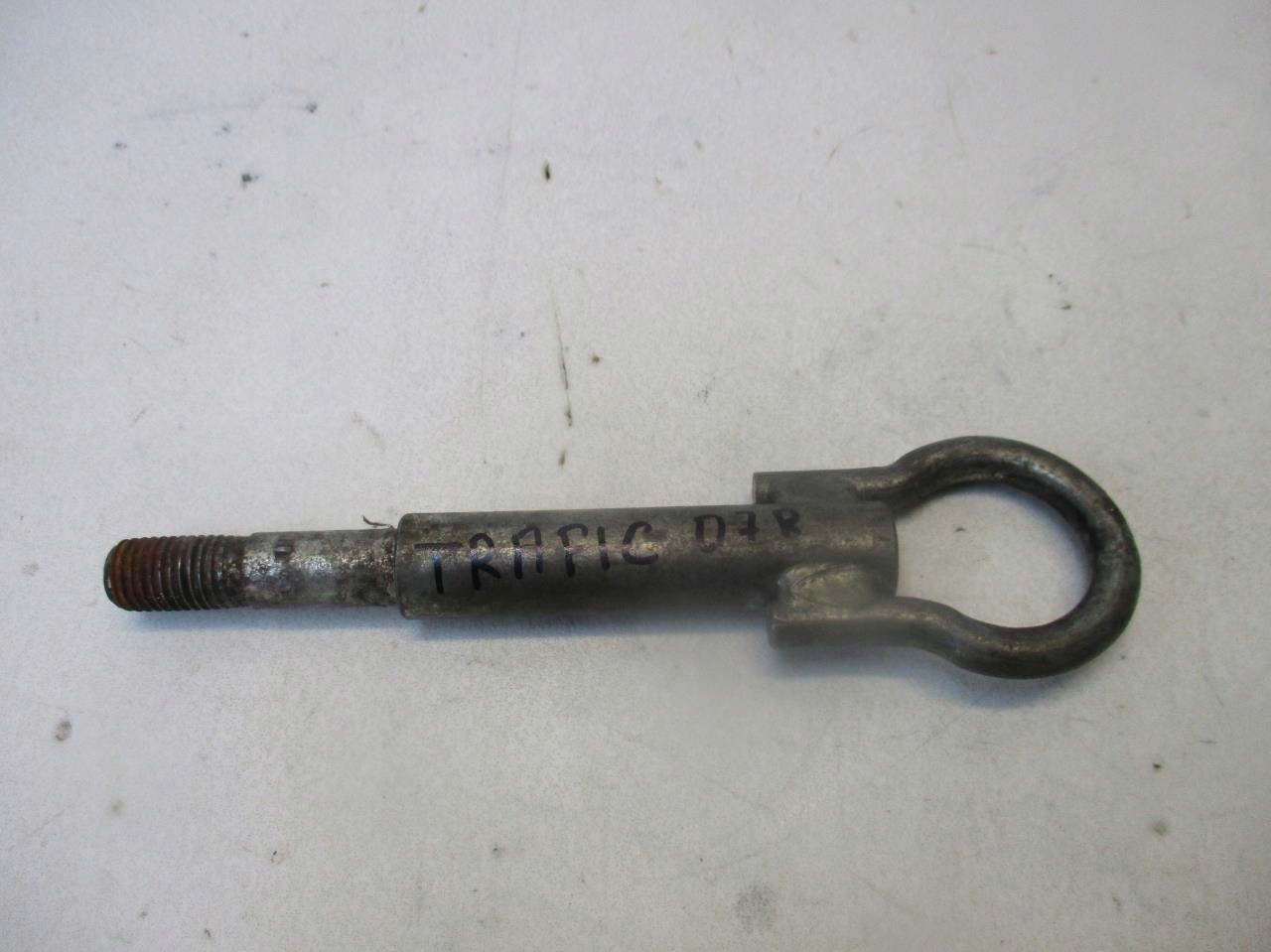 Буксировочное ухо TRAFIC VIVARO 07r