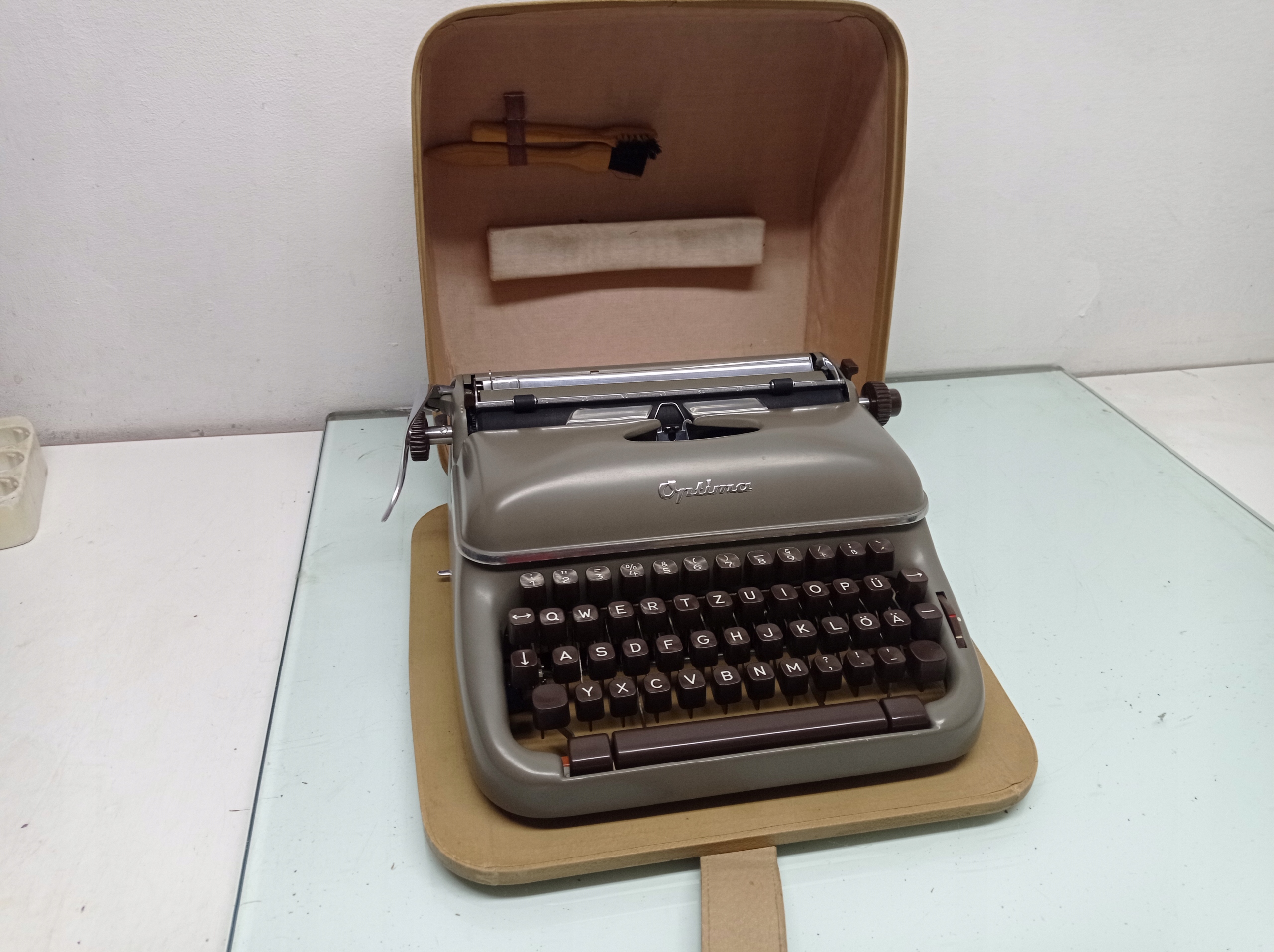 STARA ZADBANA MASZYNA DO PISANIA - OPTIMA ELITE 3 - WALIZKA