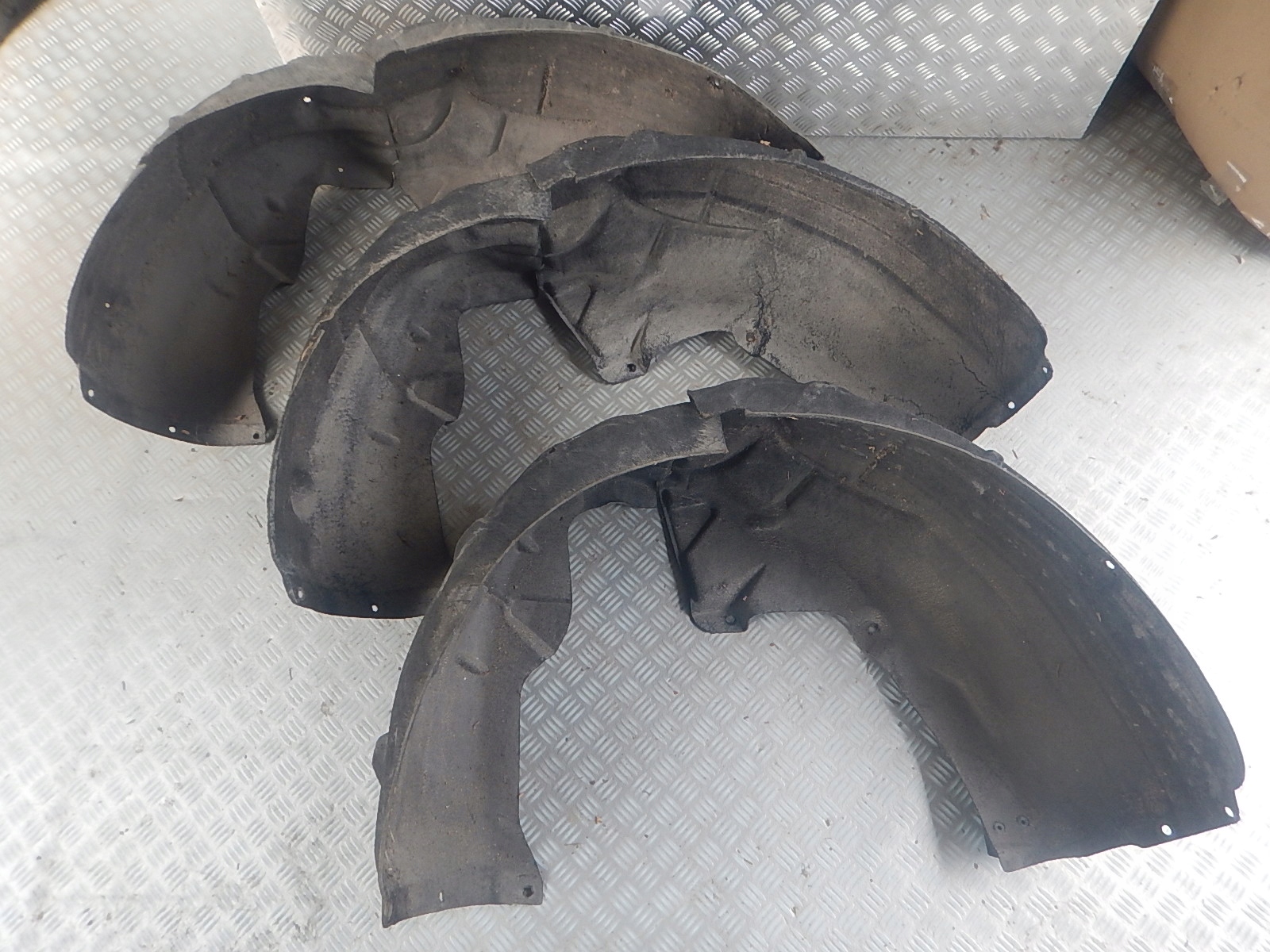 TESLA MODEL 3 PRAWE NADKOLE TYŁ 1081586-00-B