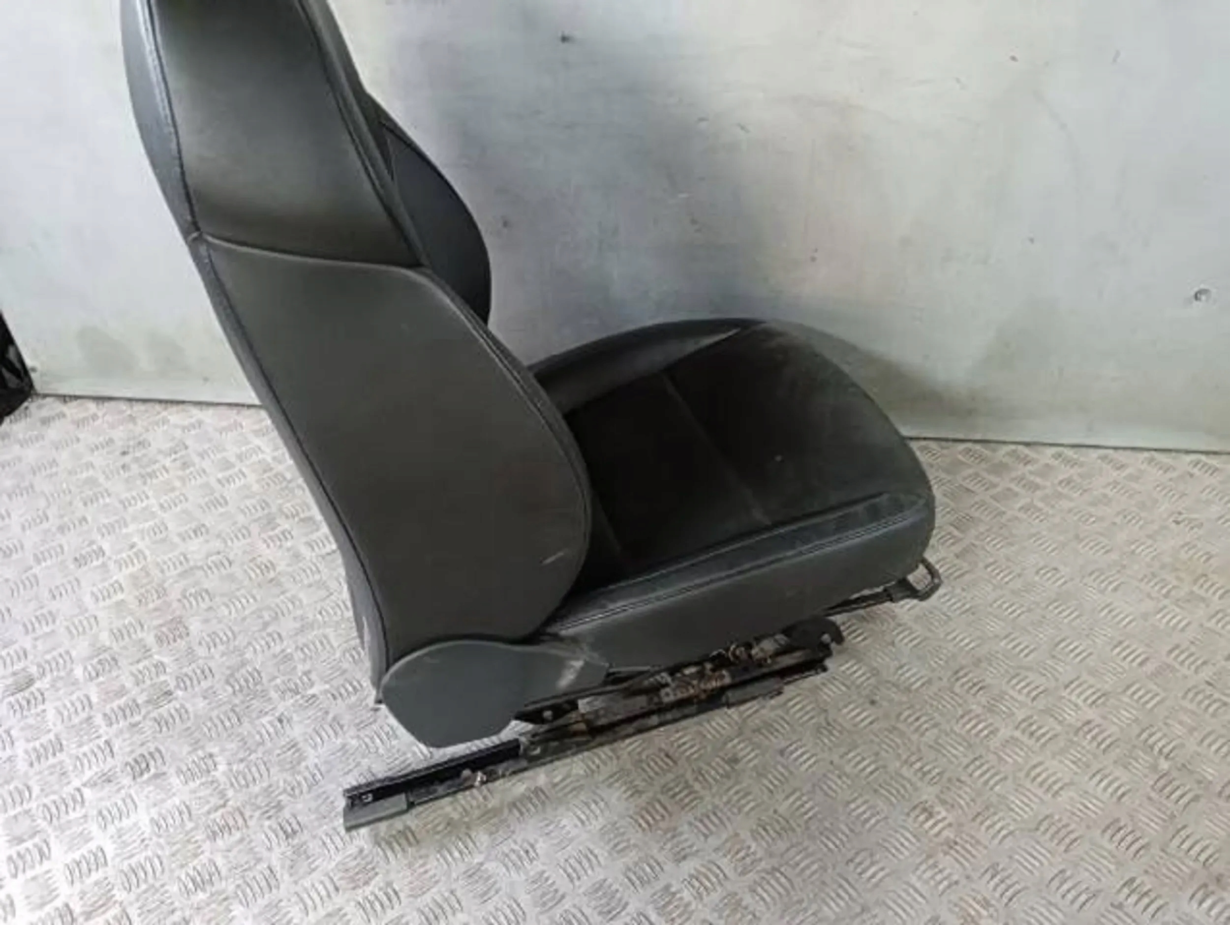 кресло передний левый водители SKODA SUPERB II