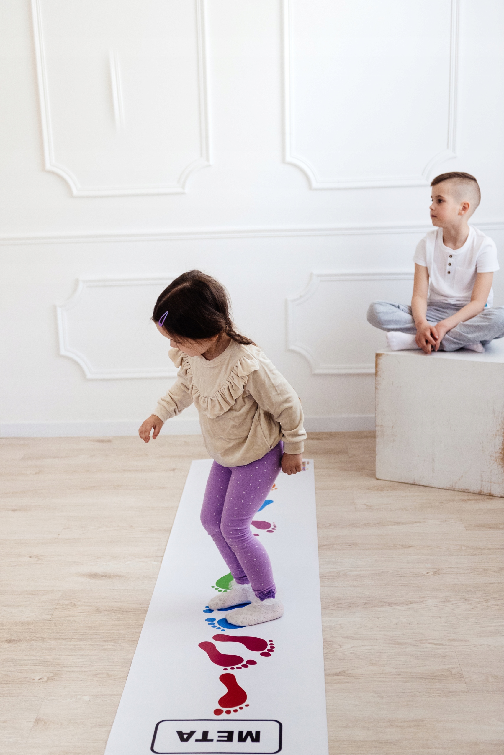 Mata Gra Animacyjna Skaczące Stópki 50x200cm Marka bez marki