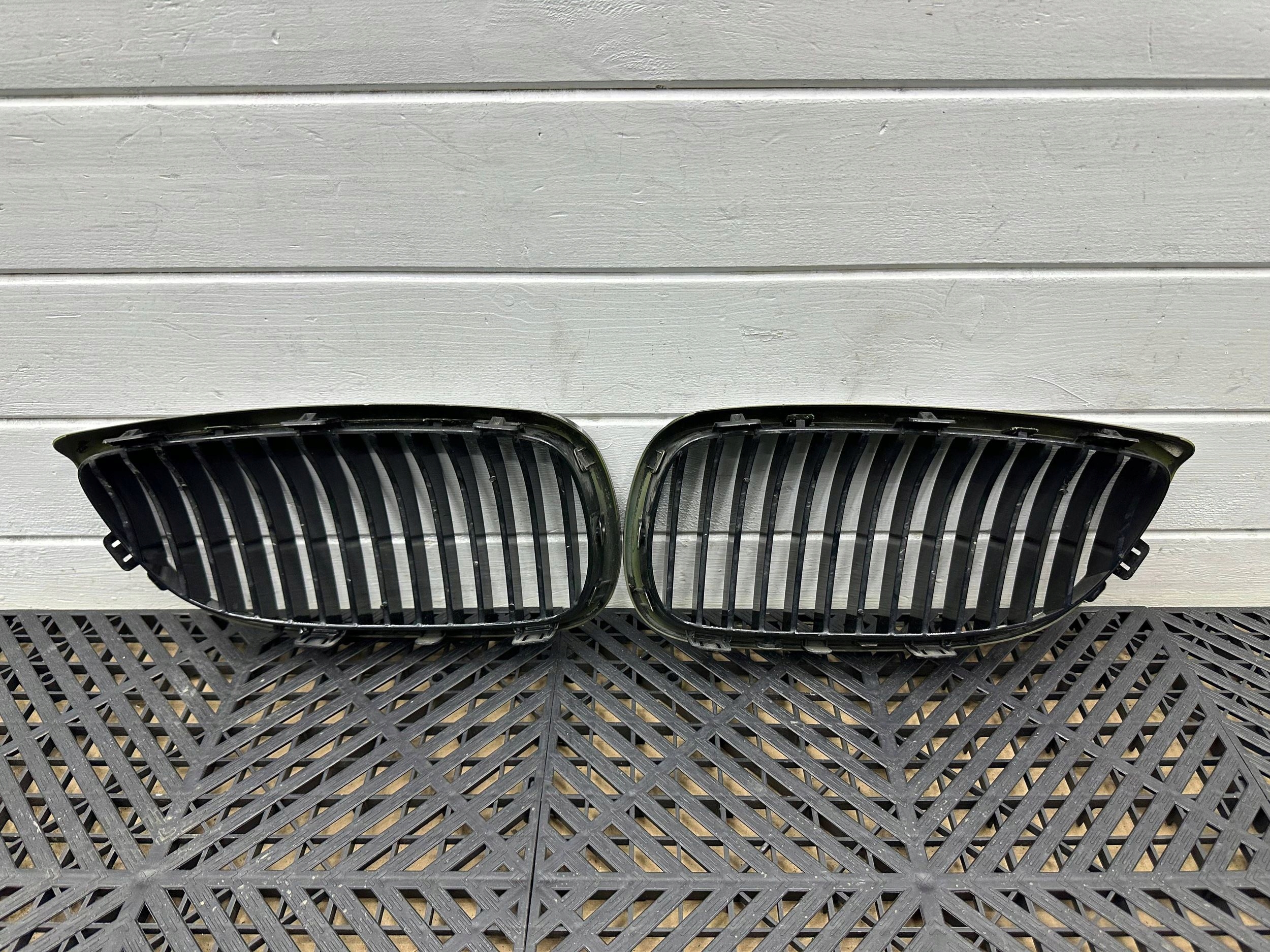 Grill vorne BMW 3 E92 E93 7157276