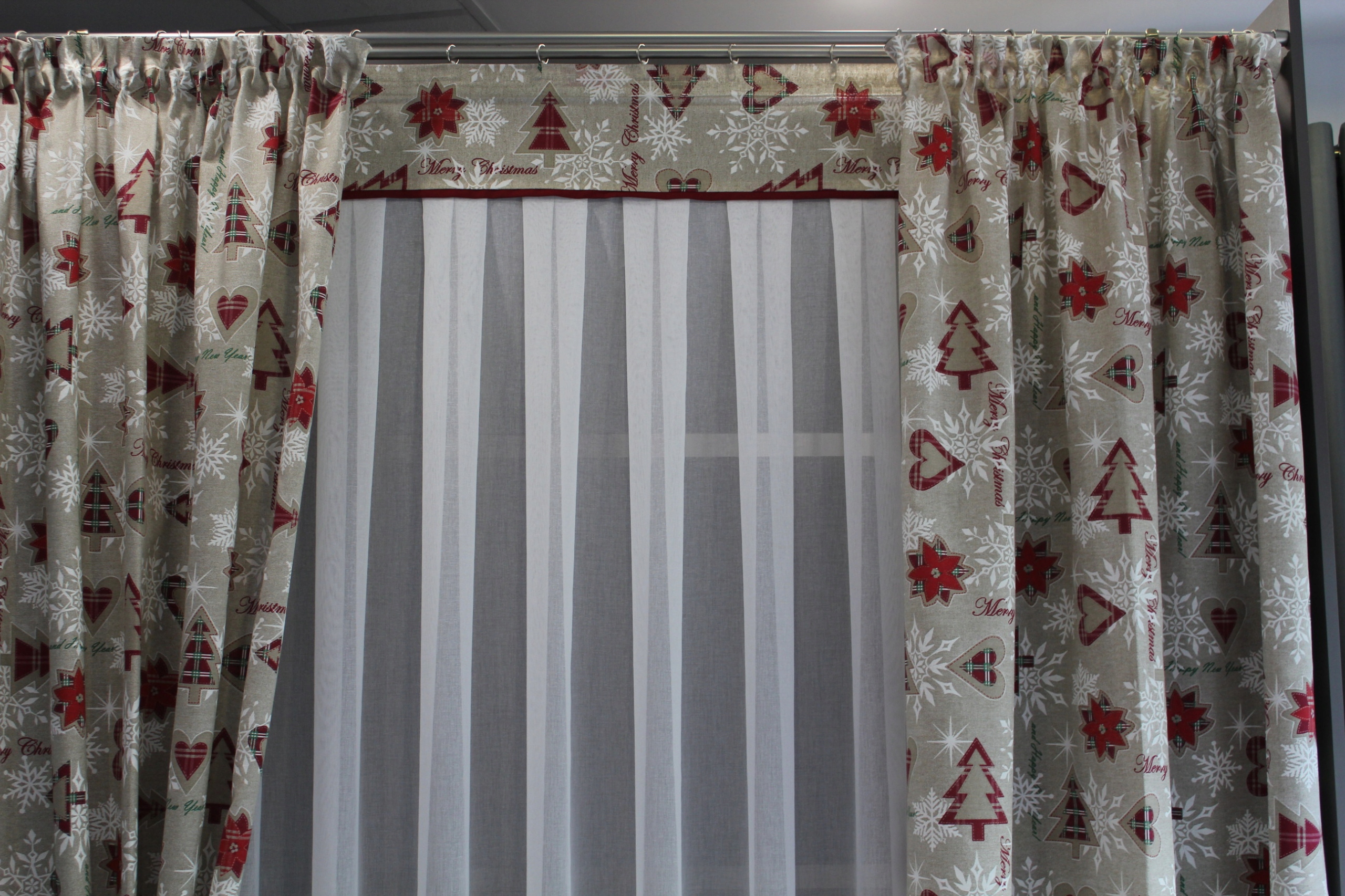 

Zasłony Świąteczne Na Taśmie 245 x 135 cm. Beż