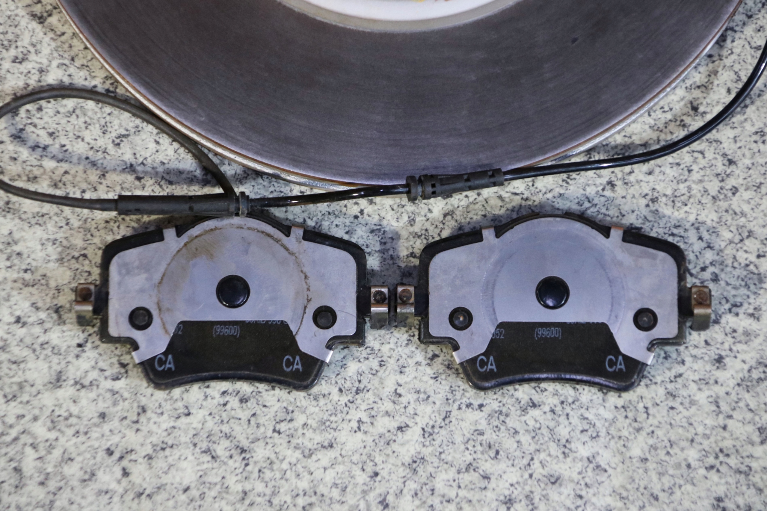 BMW G20 330i discs plates front 330x24 9 km !!!