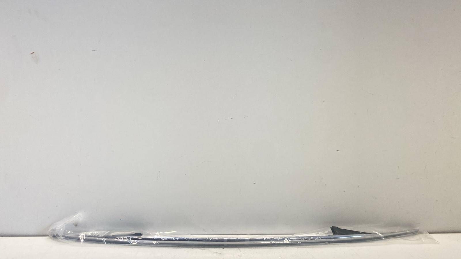 MERCEDES E-KLASA W213 LISTWA BLENDA KLAPY TYŁ CHROM A2137402000