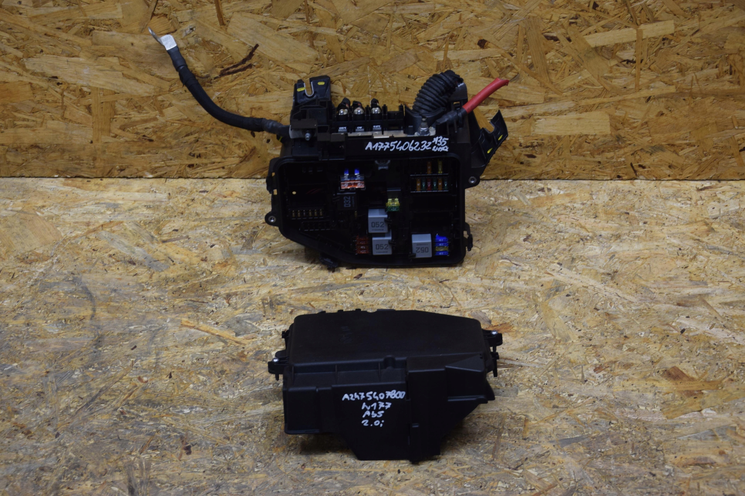 SKRZYNKA OBUDOWA BEZPIECZNIKÓW A-KLASA W177 2.0 23r A1775406232 A2475407800