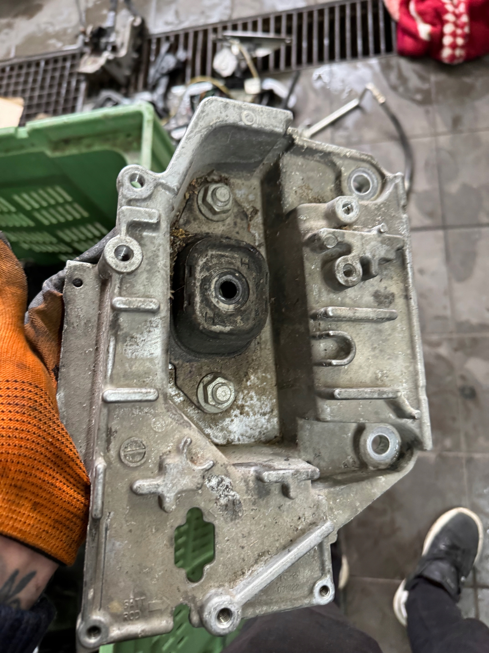 NISSAN JUKE F15 engine mount gearboxes 1.5DCI