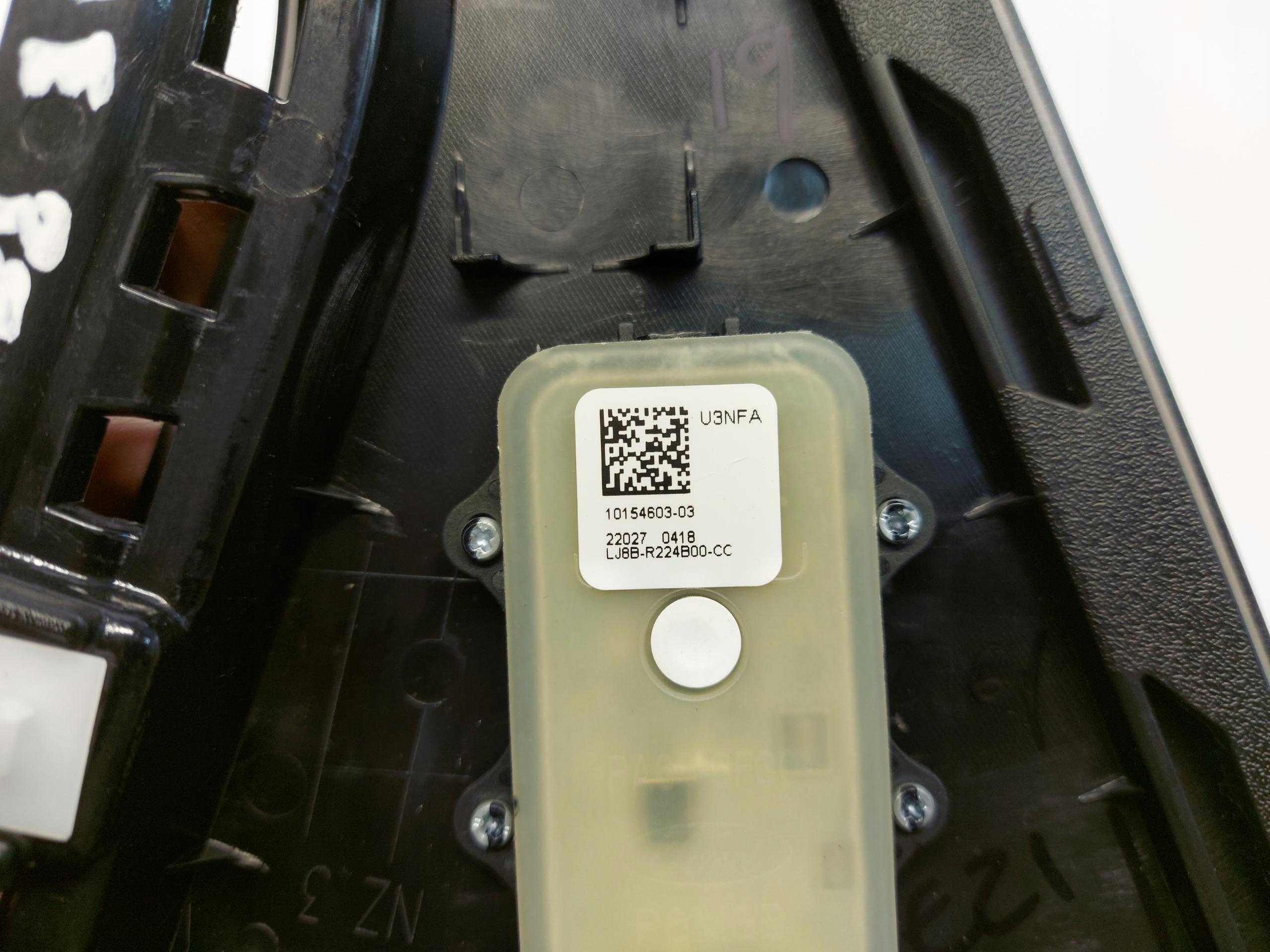 FORD Mustang MACH-E moulding door rear part right handle switch
