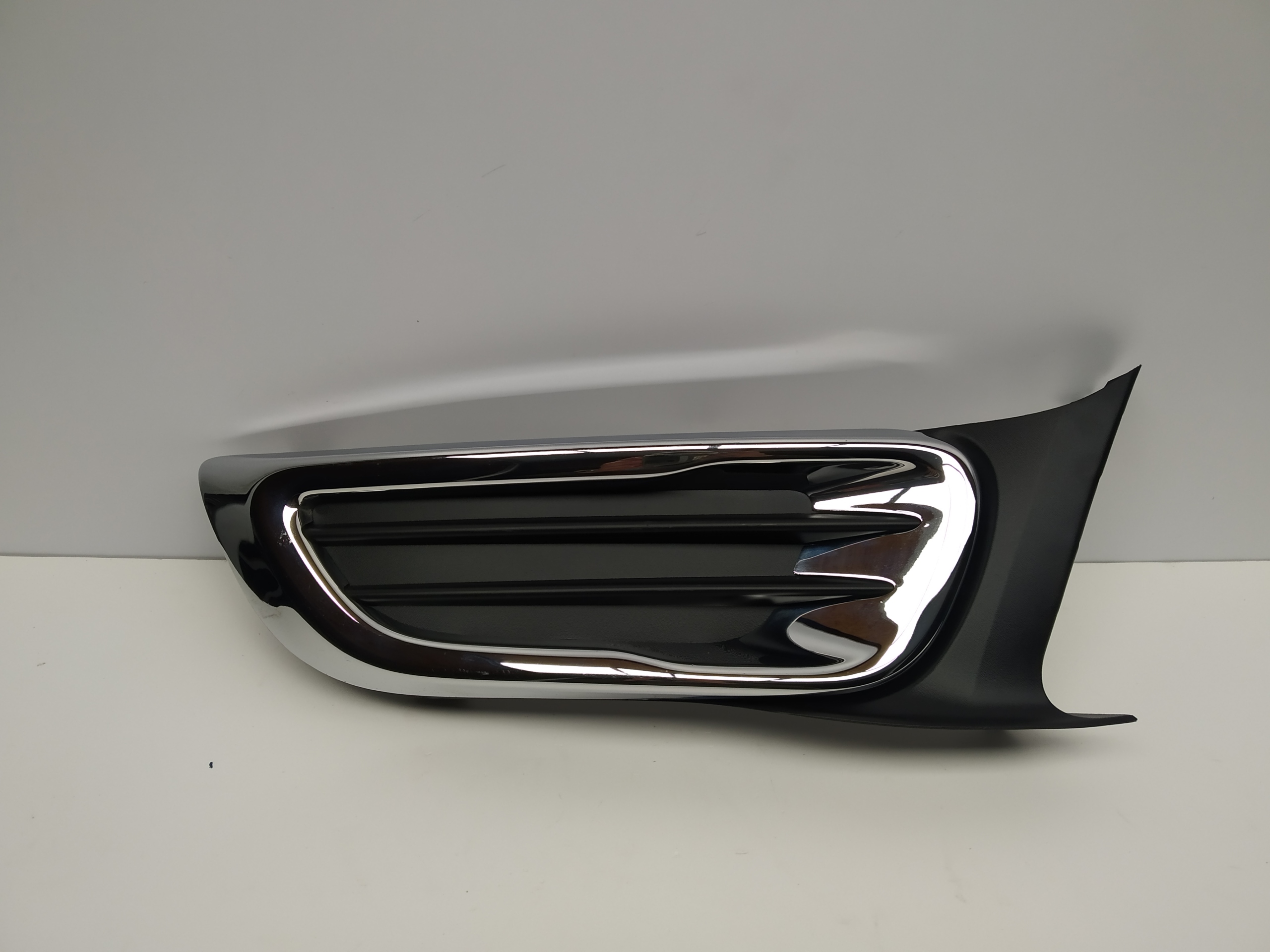 Citroen C3 Picasso grid spoiler chrom right of a bumper front before lift