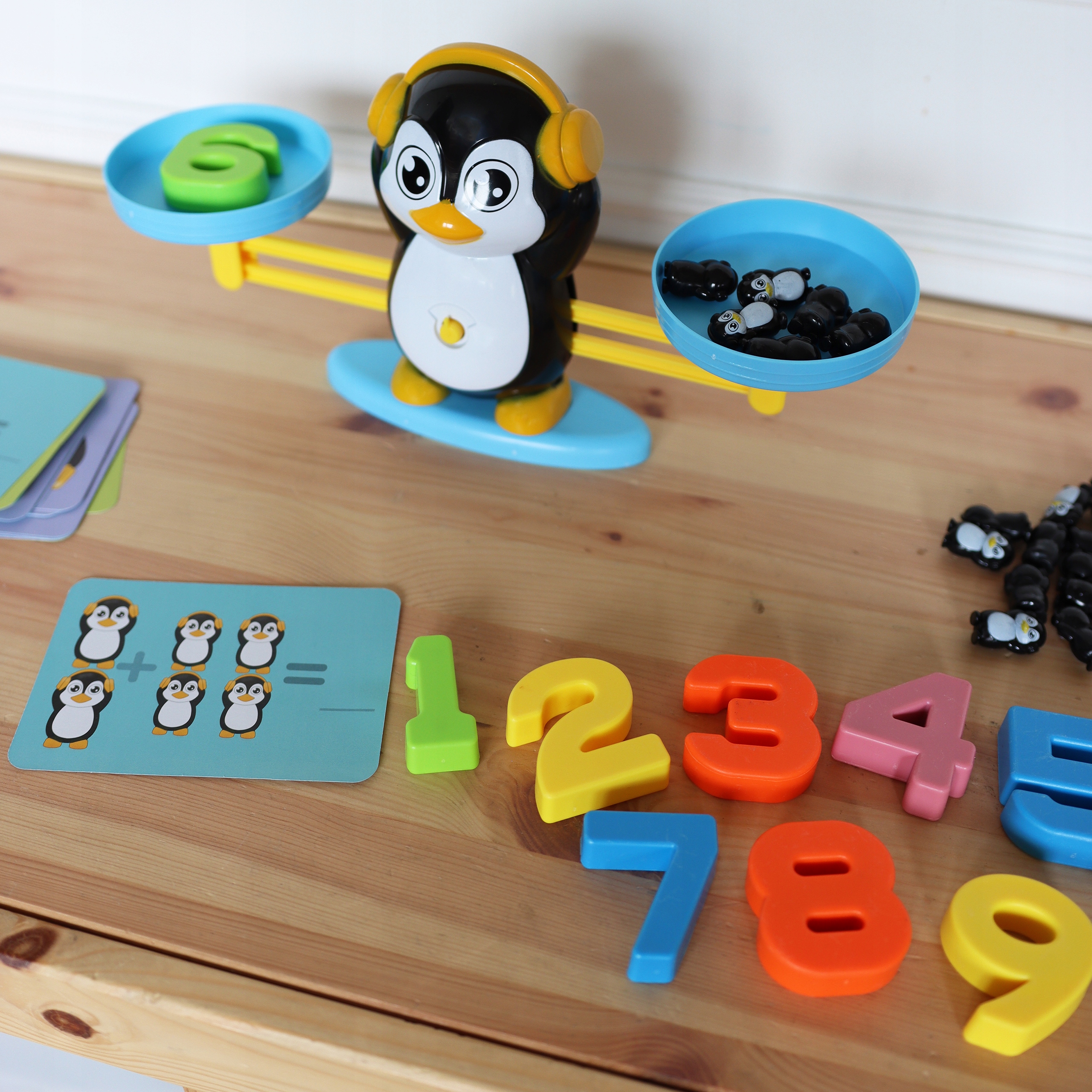 NAUKA LICZENIA RÓWNOWAŻNIA WAGA SZALKOWA BALANSOWA CYFRY PINGWIN EDU WOOPIE Wiek dziecka 5 lat +
